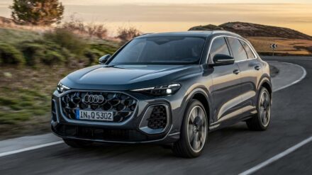 اودي Q5 2025 الجيل الثالث ينطلق بمحركات جديدة وداخلية رقمية رحبة "صور ومواصفات" اودي Q5 2025 الجيل الثالث ينطلق بمحركات جديدة وداخلية رقمية رحبة "صور ومواصفات"
