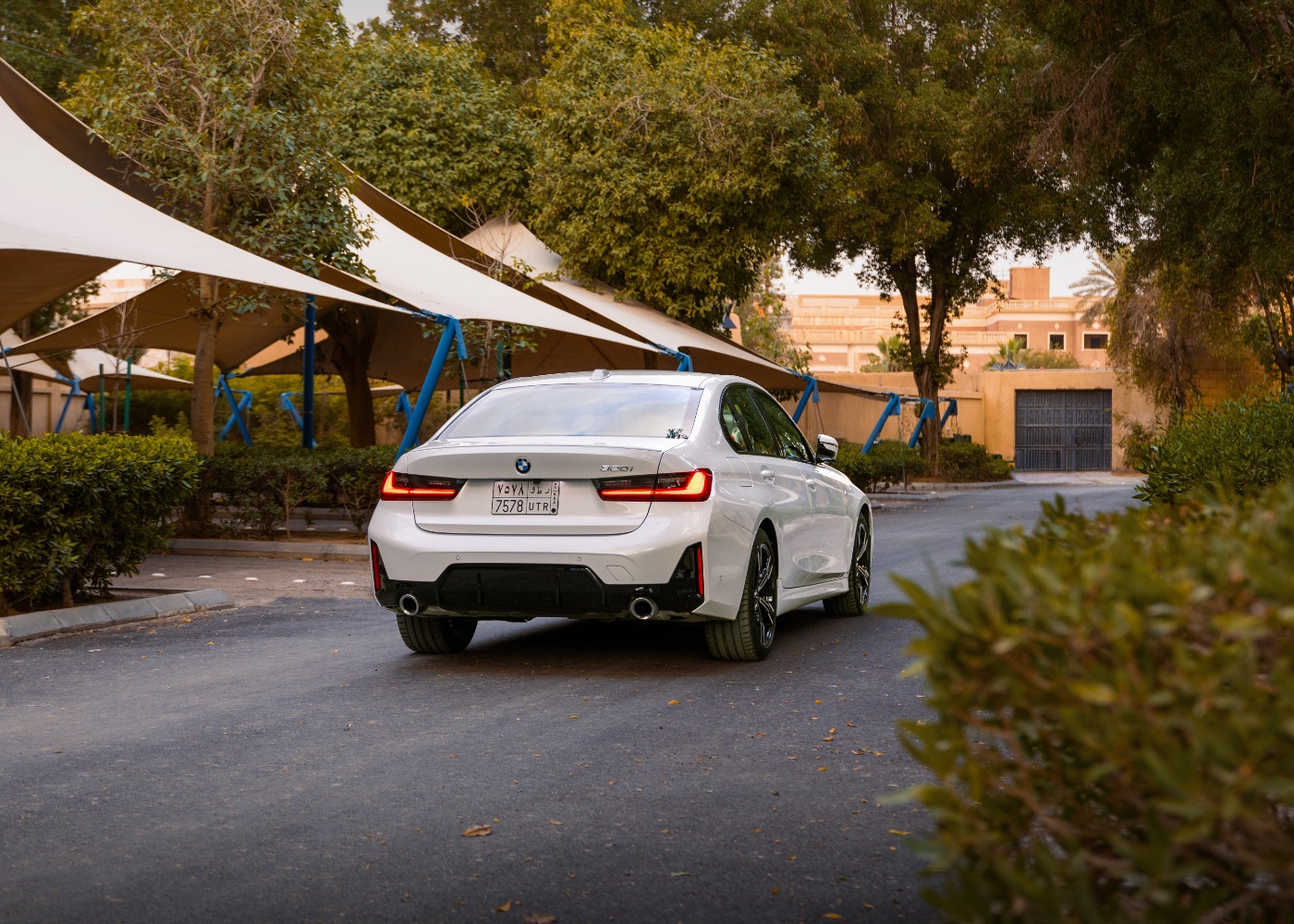 بي-ام-دبليو-الفئة-الثالثة-المربع-نت-1-2