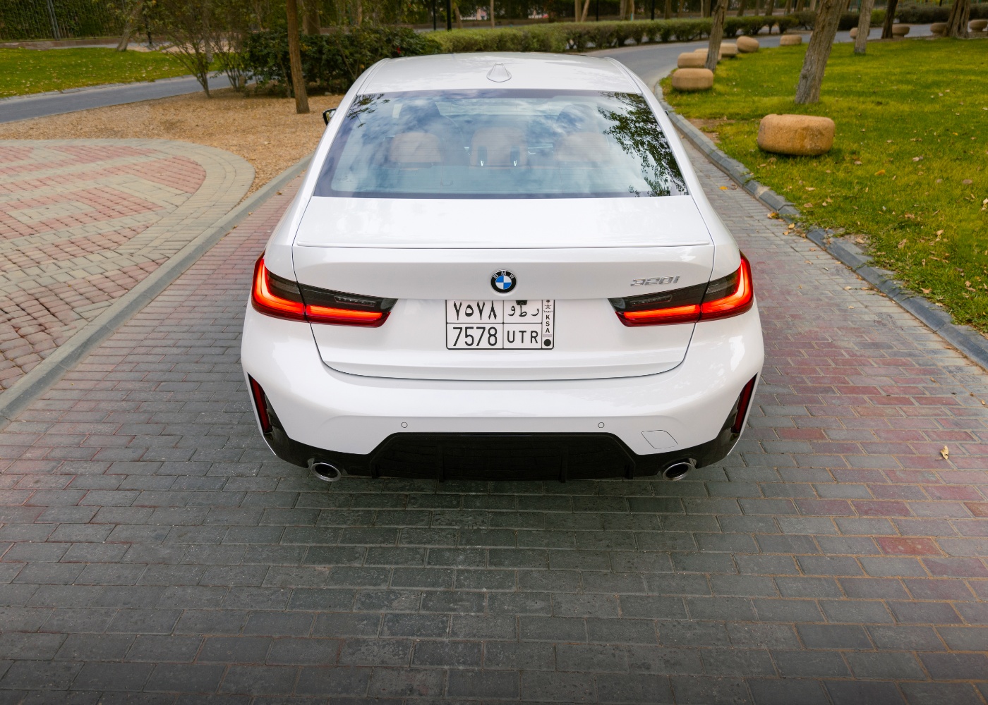 بي-ام-دبليو-الفئة-الثالثة-المربع-نت-13-2