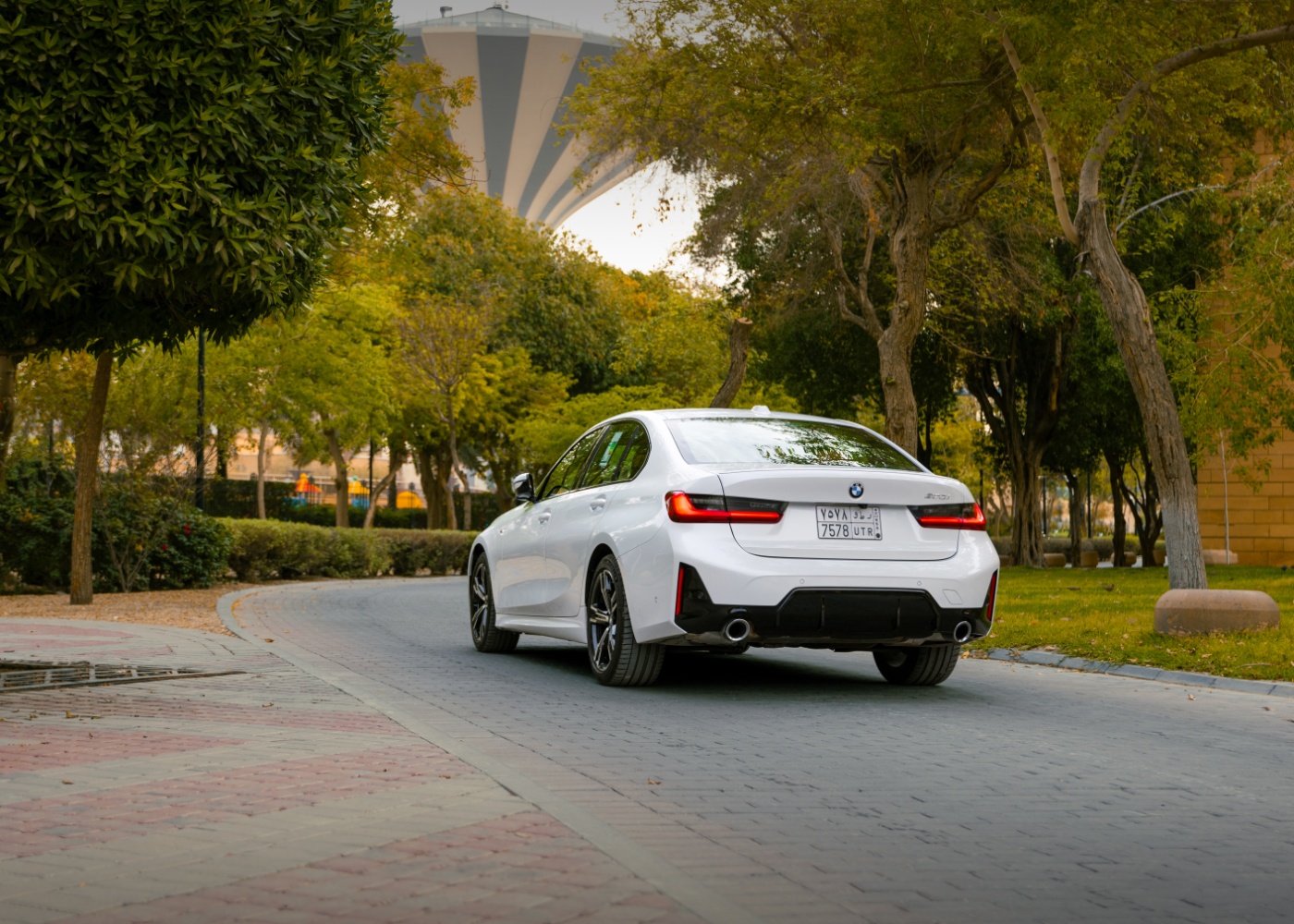 بي-ام-دبليو-الفئة-الثالثة-المربع-نت-8-2