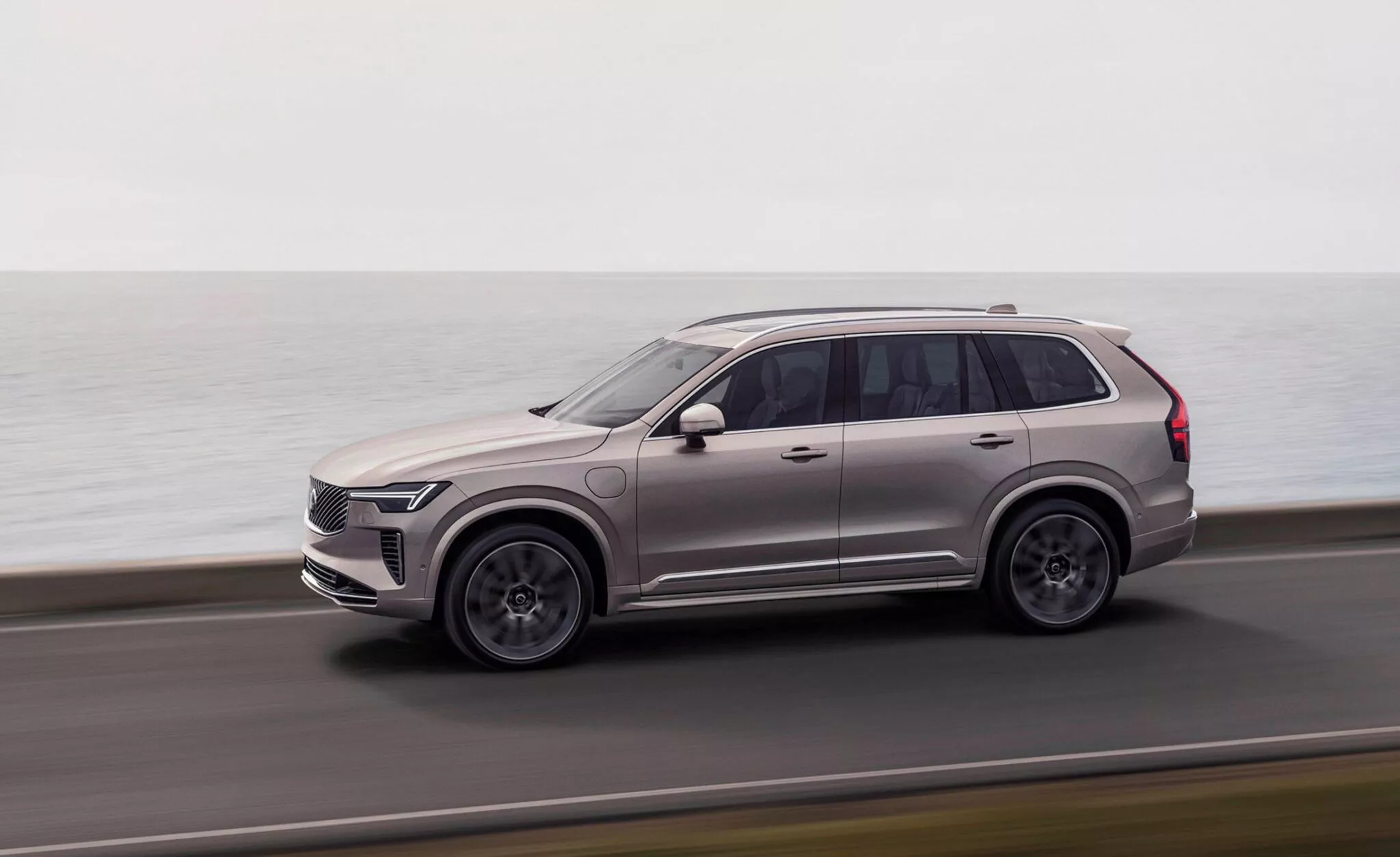 فولفو XC90 2025 فيس ليفت الجديدة تنطلق بمحركات بنزين عالية الكفاءة فولفو XC90 2025 فيس ليفت الجديدة تنطلق بمحركات بنزين عالية الكفاءة 18
