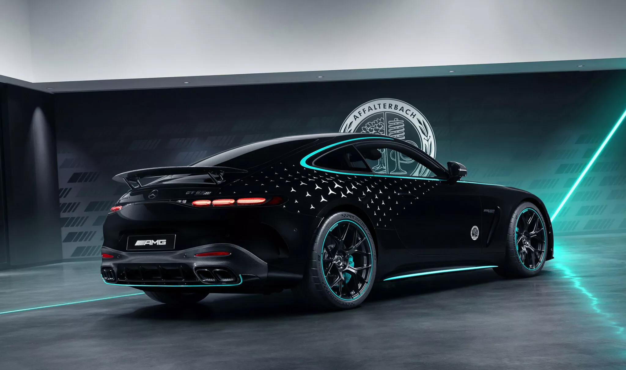 مرسيدس AMG GT تحصل على أحد أجمل وأجرأ إصدارات العلامة بتصميم مستوحى من فورمولا 1 مرسيدس AMG GT تحصل على أحد أجمل وأجرأ إصدارات العلامة بتصميم مستوحى من فورمولا 1 12