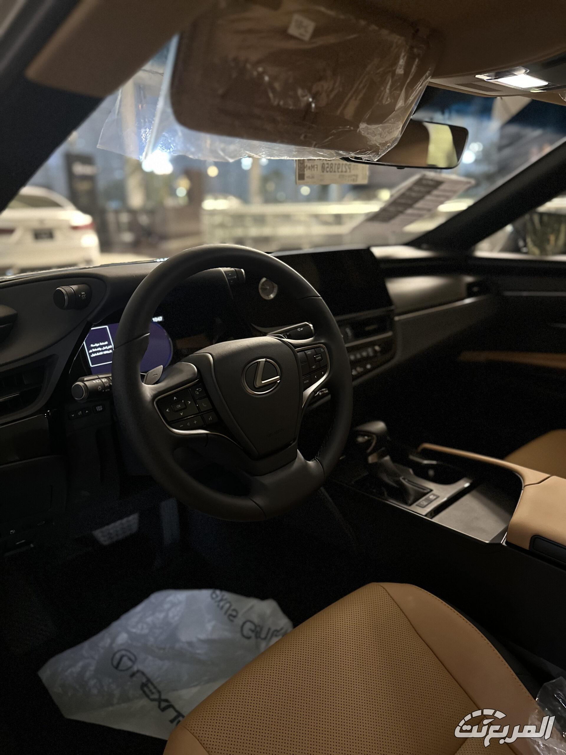 اسعار سيارات لكزس 2025 بكل فئاتها عند عبداللطيف جميل للسيارات مواصفات لكزس ES موديل 2025 بجميع الفئات والأسعار المتوفرة وأبرز العيوب والمميزات