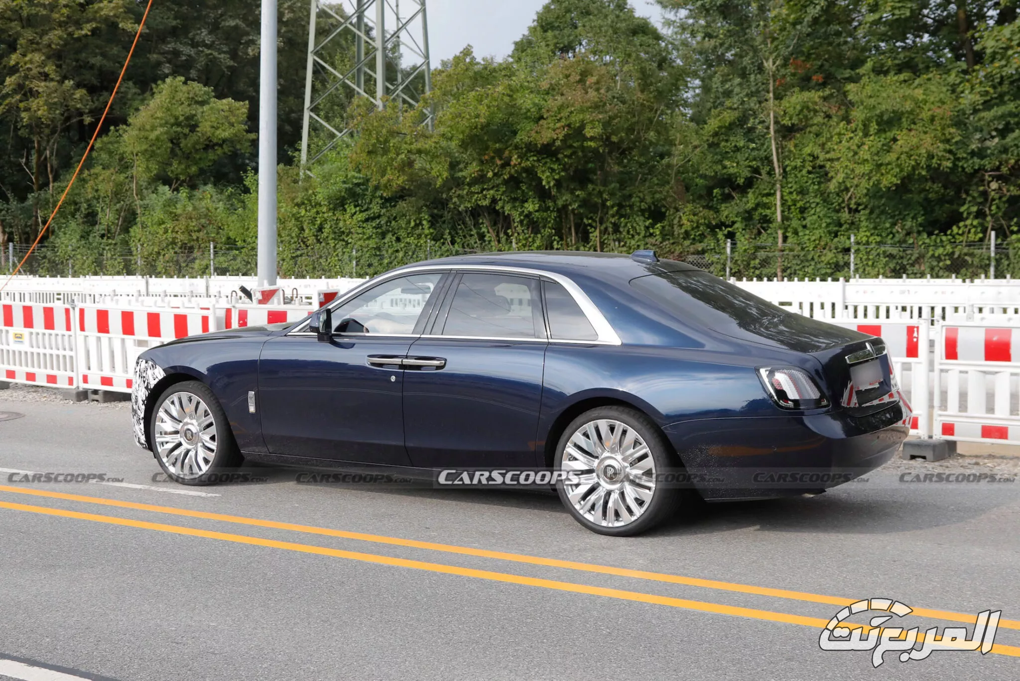 رولزرويس جوست 2026 فيس ليفت الجديدة تظهر أثناء اختبارها بتمويهات خفيفة رولزرويس جوست 2026 فيس ليفت الجديدة تظهر أثناء اختبارها بتمويهات خفيفة 1