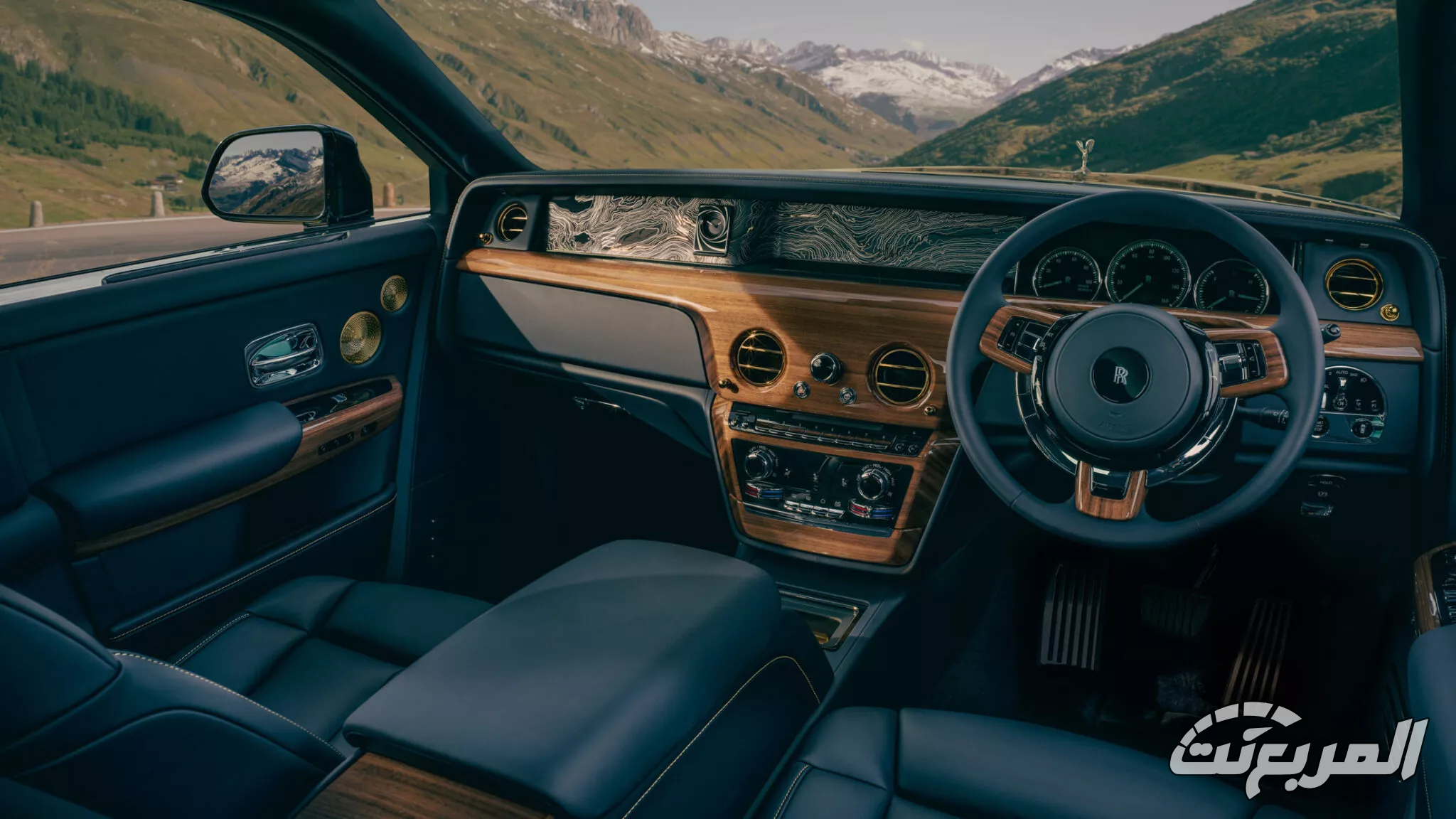 رولزرويس فانتوم تحصل على إصدار Goldfinger الذهبي الخاص للاحتفال بذكرى مشاركة السيارة في فيلم جيمس بوند رولزرويس فانتوم تحصل على إصدار Goldfinger الذهبي الخاص للاحتفال بذكرى مشاركة السيارة في فيلم جيمس بوند 2