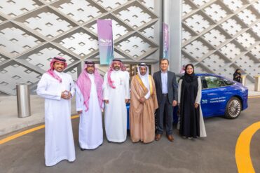 تويوتا ميراي في أول مشروع تجريبي لسيارات الأجرة العاملة بالهيدروجين في السعودية تويوتا ميراي في أول مشروع تجريبي لسيارات الأجرة العاملة بالهيدروجين في السعودية