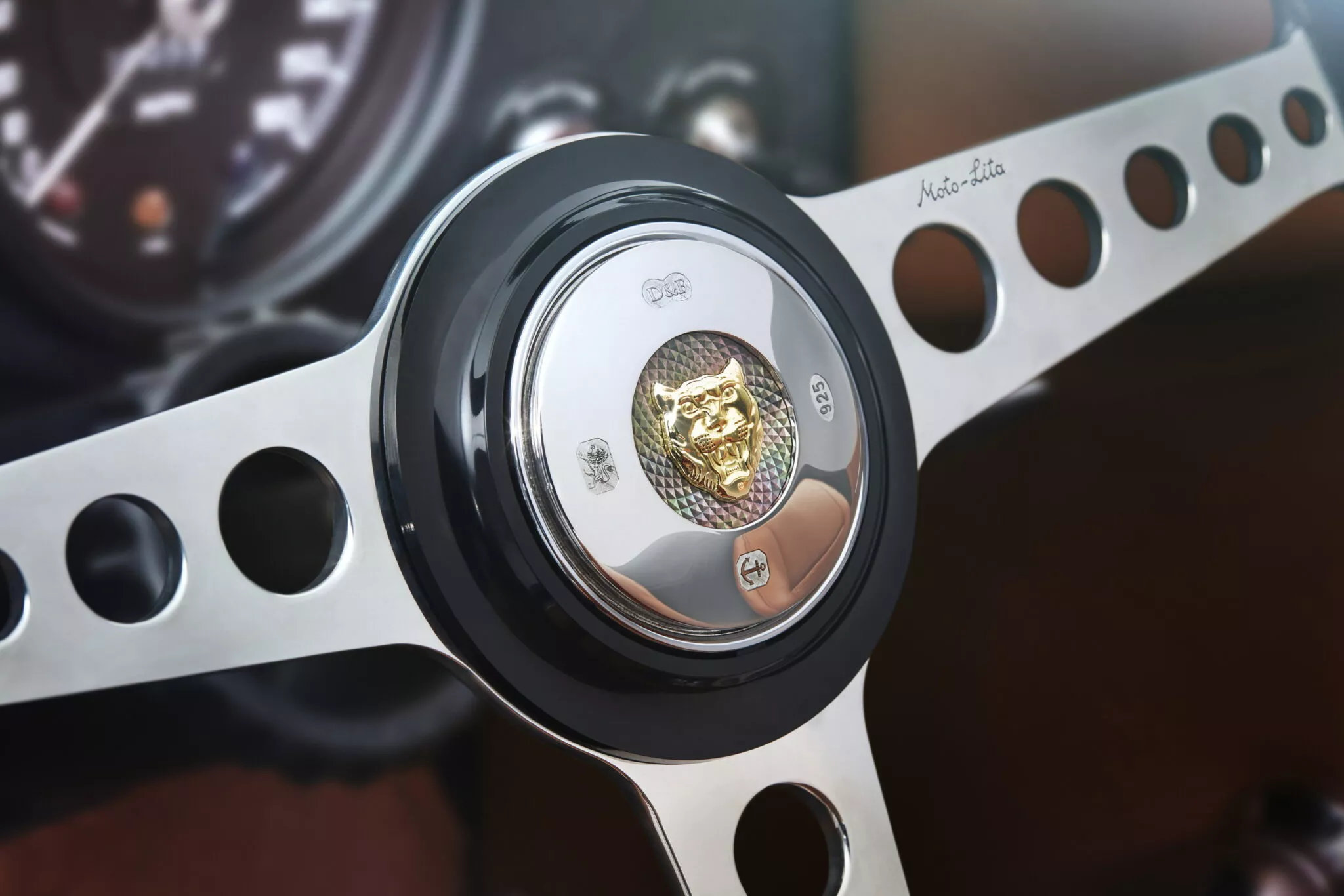 جاكوار E-Type الأسطورية تعود للحياة في إصدار عصري حصري للغاية جاكوار E-Type الأسطورية تعود للحياة في إصدار عصري حصري للغاية 11