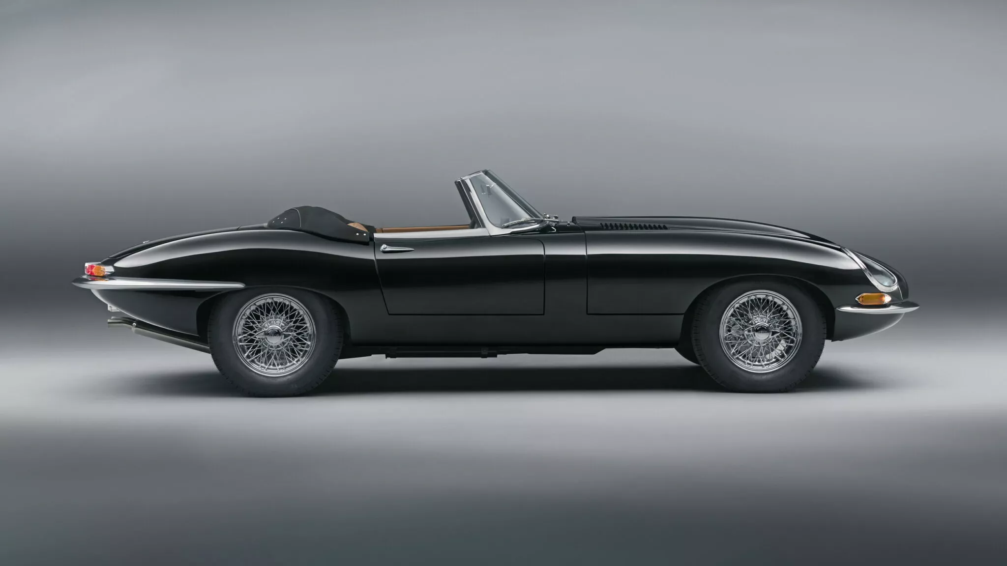 جاكوار E-Type الأسطورية تعود للحياة في إصدار عصري حصري للغاية جاكوار E-Type الأسطورية تعود للحياة في إصدار عصري حصري للغاية 17