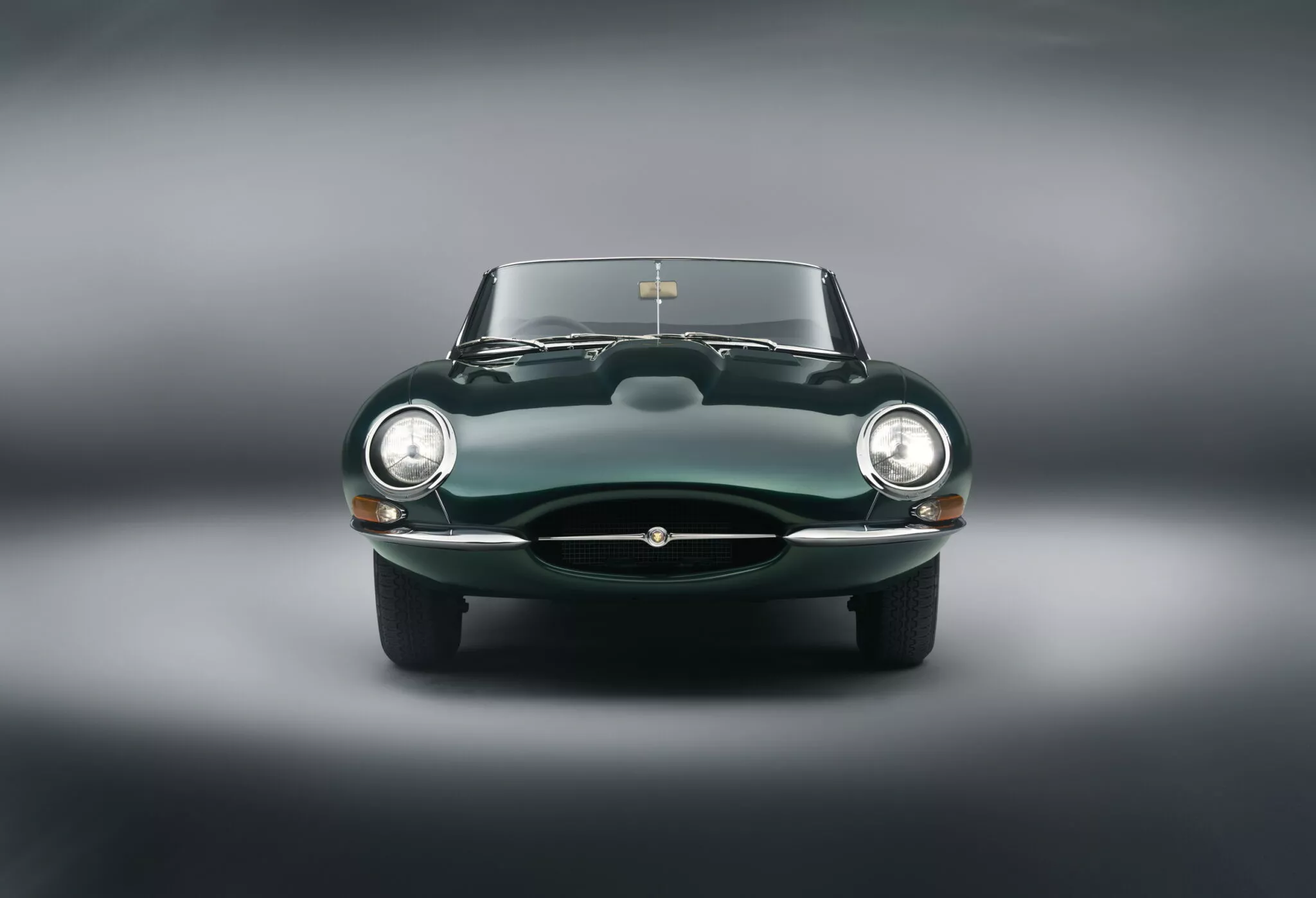 جاكوار E-Type الأسطورية تعود للحياة في إصدار عصري حصري للغاية جاكوار E-Type الأسطورية تعود للحياة في إصدار عصري حصري للغاية 18