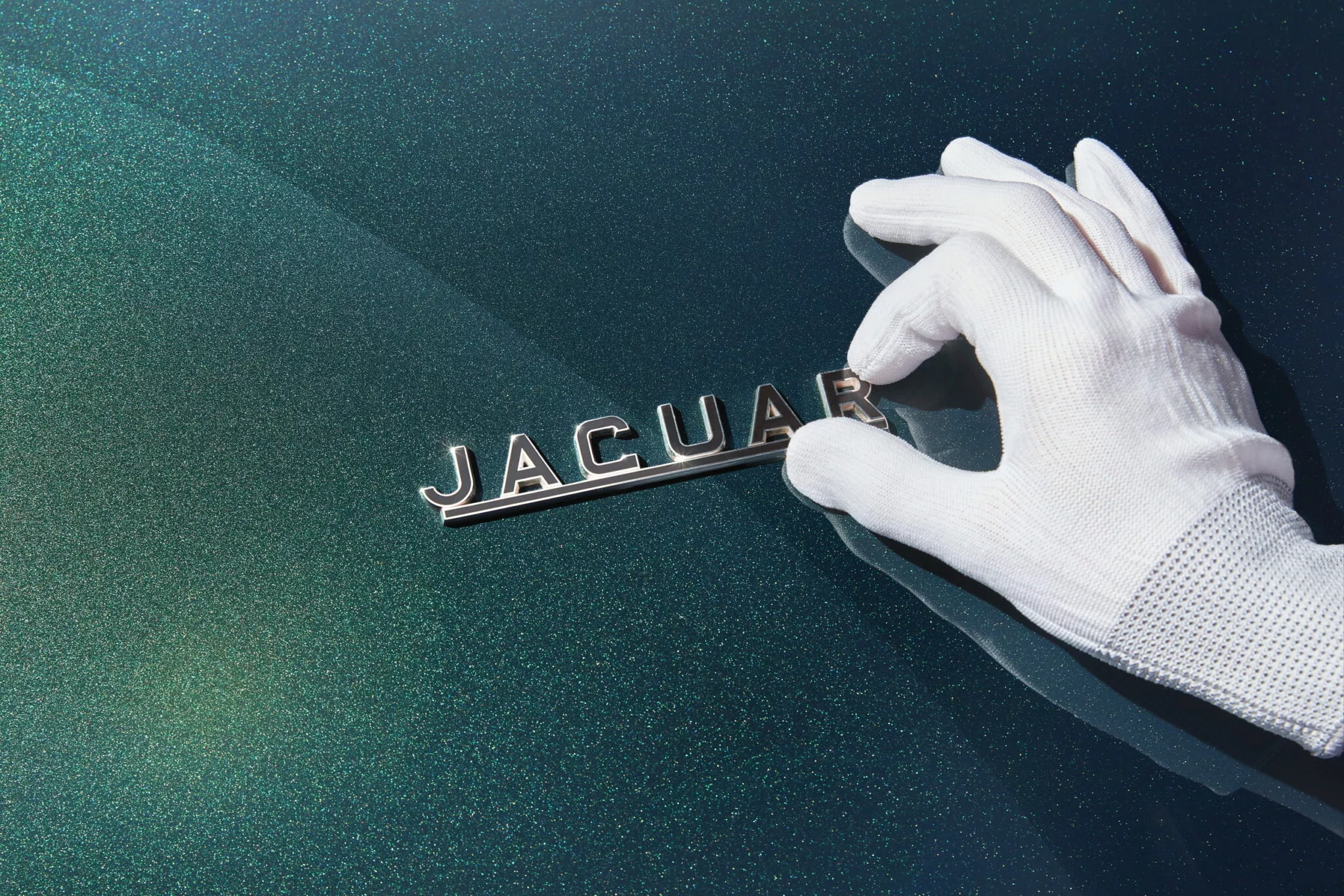 جاكوار E-Type الأسطورية تعود للحياة في إصدار عصري حصري للغاية جاكوار E-Type الأسطورية تعود للحياة في إصدار عصري حصري للغاية 4