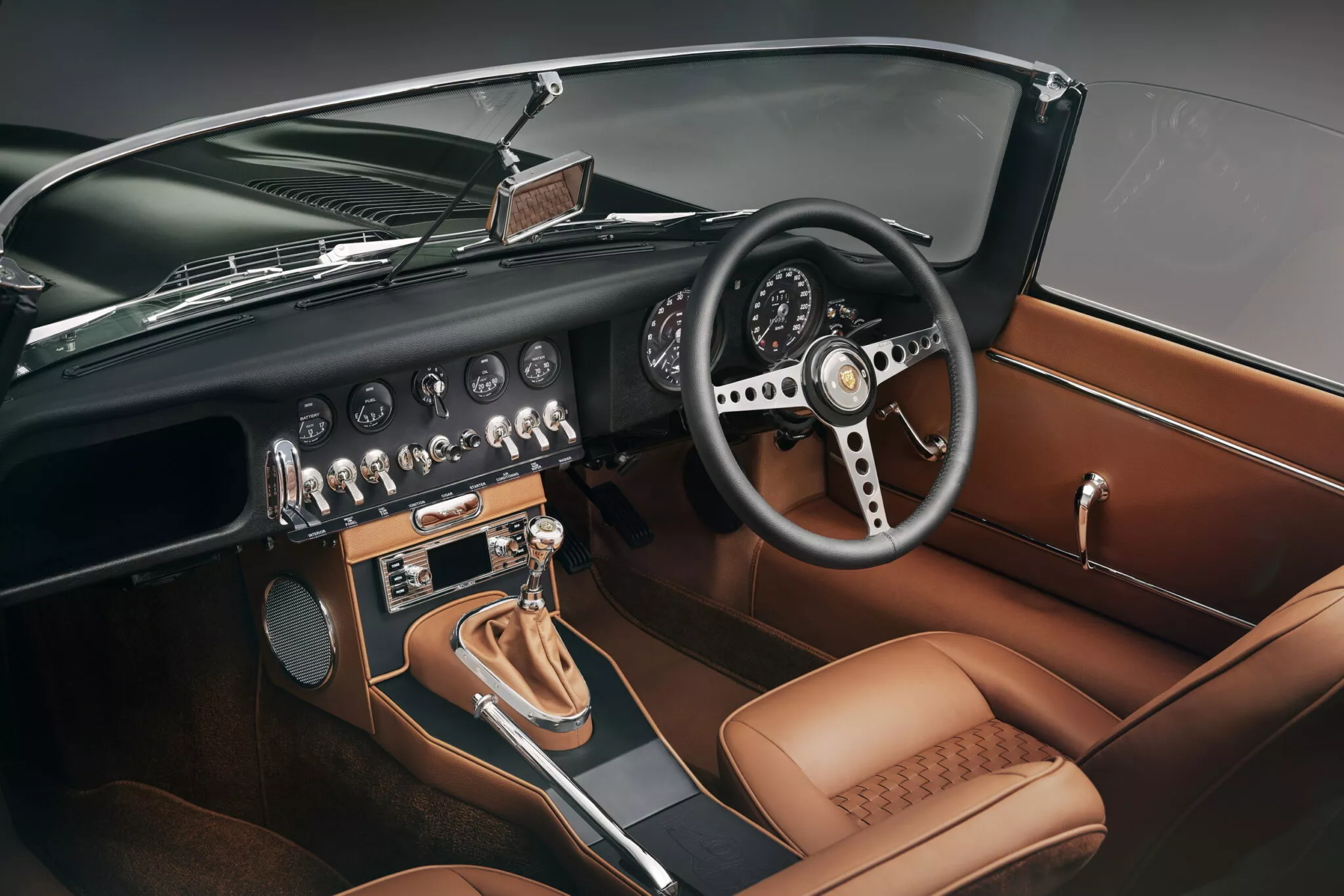 جاكوار E-Type الأسطورية تعود للحياة في إصدار عصري حصري للغاية جاكوار E-Type الأسطورية تعود للحياة في إصدار عصري حصري للغاية 7