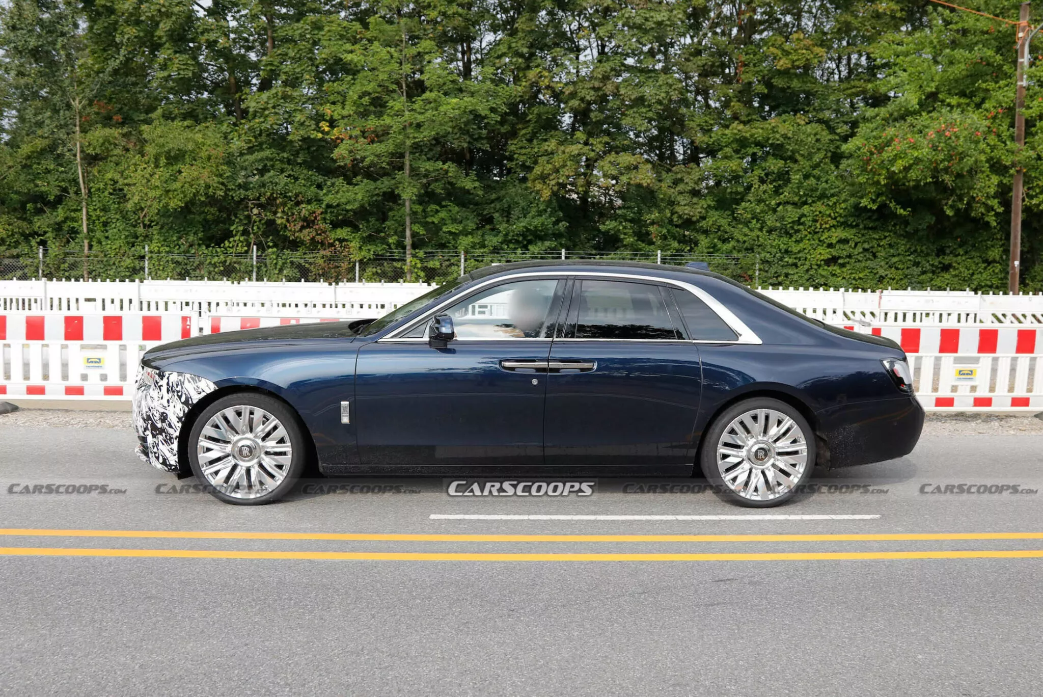 رولزرويس جوست 2026 فيس ليفت الجديدة تظهر أثناء اختبارها بتمويهات خفيفة رولزرويس جوست 2026 فيس ليفت الجديدة تظهر أثناء اختبارها بتمويهات خفيفة 5