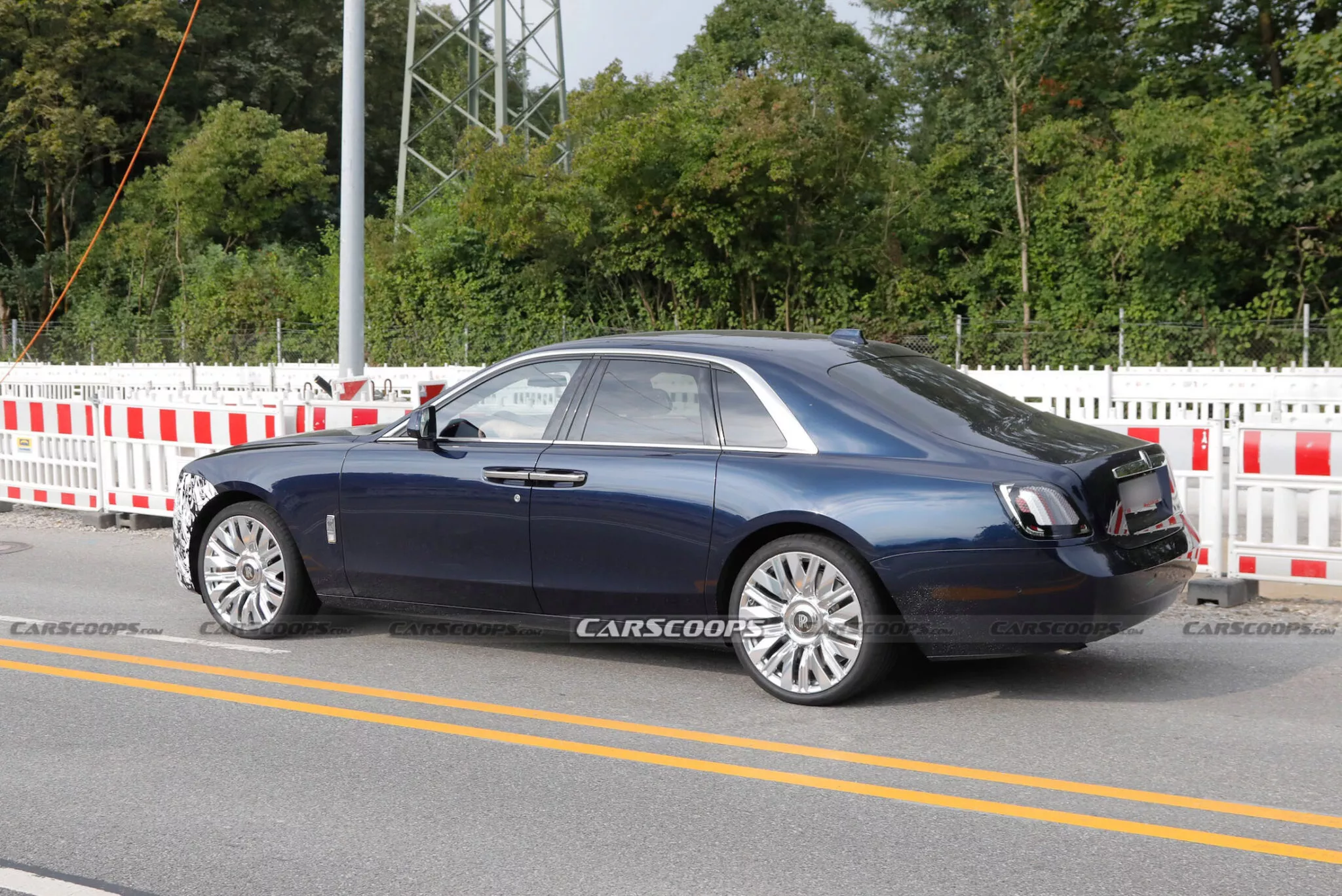 رولزرويس جوست 2026 فيس ليفت الجديدة تظهر أثناء اختبارها بتمويهات خفيفة رولزرويس جوست 2026 فيس ليفت الجديدة تظهر أثناء اختبارها بتمويهات خفيفة 6