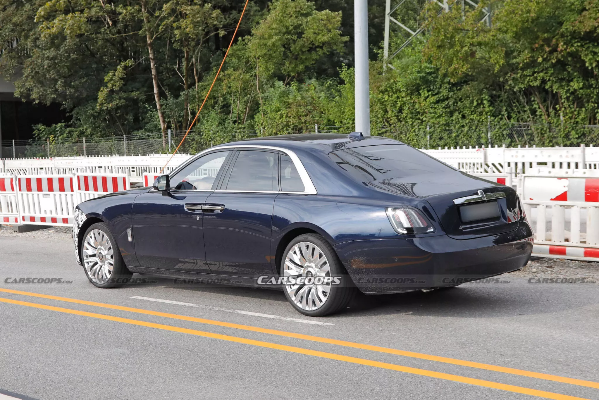 رولزرويس جوست 2026 فيس ليفت الجديدة تظهر أثناء اختبارها بتمويهات خفيفة رولزرويس جوست 2026 فيس ليفت الجديدة تظهر أثناء اختبارها بتمويهات خفيفة 7