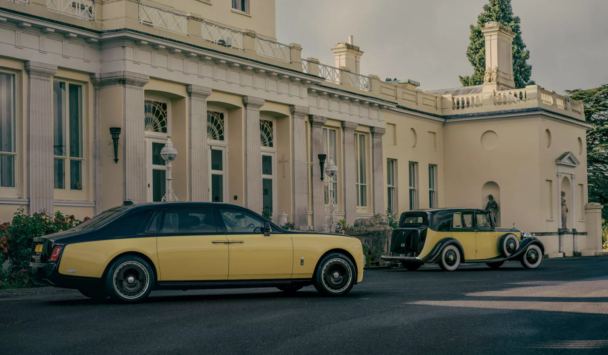 رولزرويس فانتوم تحصل على إصدار Goldfinger الذهبي الخاص للاحتفال بذكرى مشاركة السيارة في فيلم جيمس بوند رولزرويس فانتوم تحصل على إصدار Goldfinger الذهبي الخاص للاحتفال بذكرى مشاركة السيارة في فيلم جيمس بوند 4