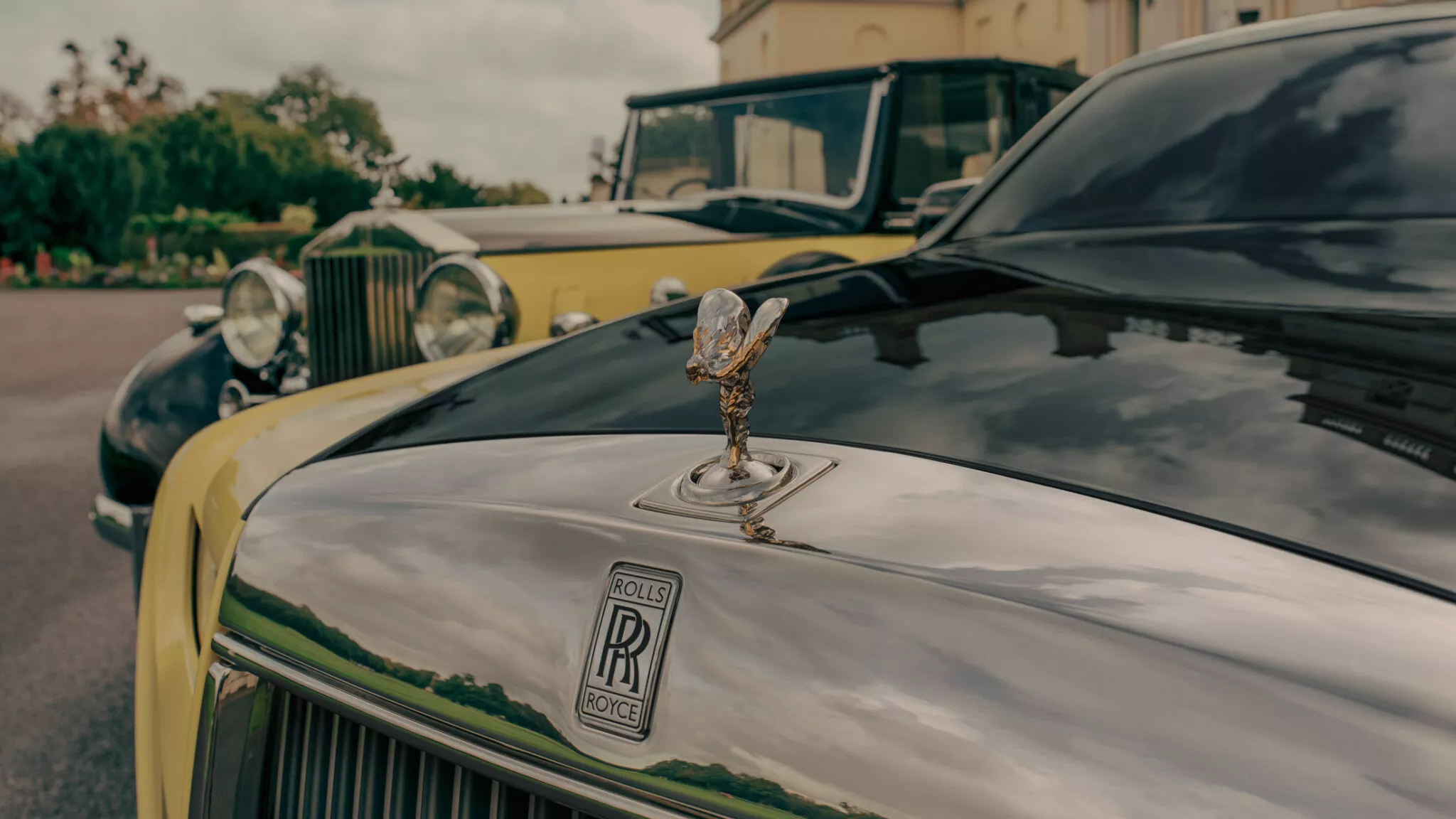 رولزرويس فانتوم تحصل على إصدار Goldfinger الذهبي الخاص للاحتفال بذكرى مشاركة السيارة في فيلم جيمس بوند رولزرويس فانتوم تحصل على إصدار Goldfinger الذهبي الخاص للاحتفال بذكرى مشاركة السيارة في فيلم جيمس بوند 22