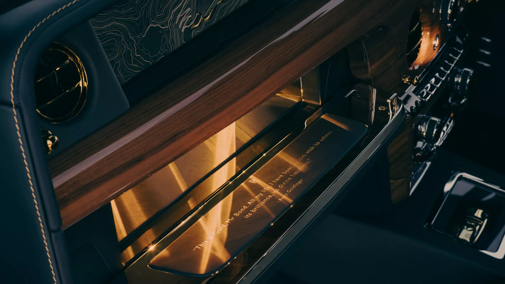 رولزرويس فانتوم تحصل على إصدار Goldfinger الذهبي الخاص للاحتفال بذكرى مشاركة السيارة في فيلم جيمس بوند رولزرويس فانتوم تحصل على إصدار Goldfinger الذهبي الخاص للاحتفال بذكرى مشاركة السيارة في فيلم جيمس بوند 24