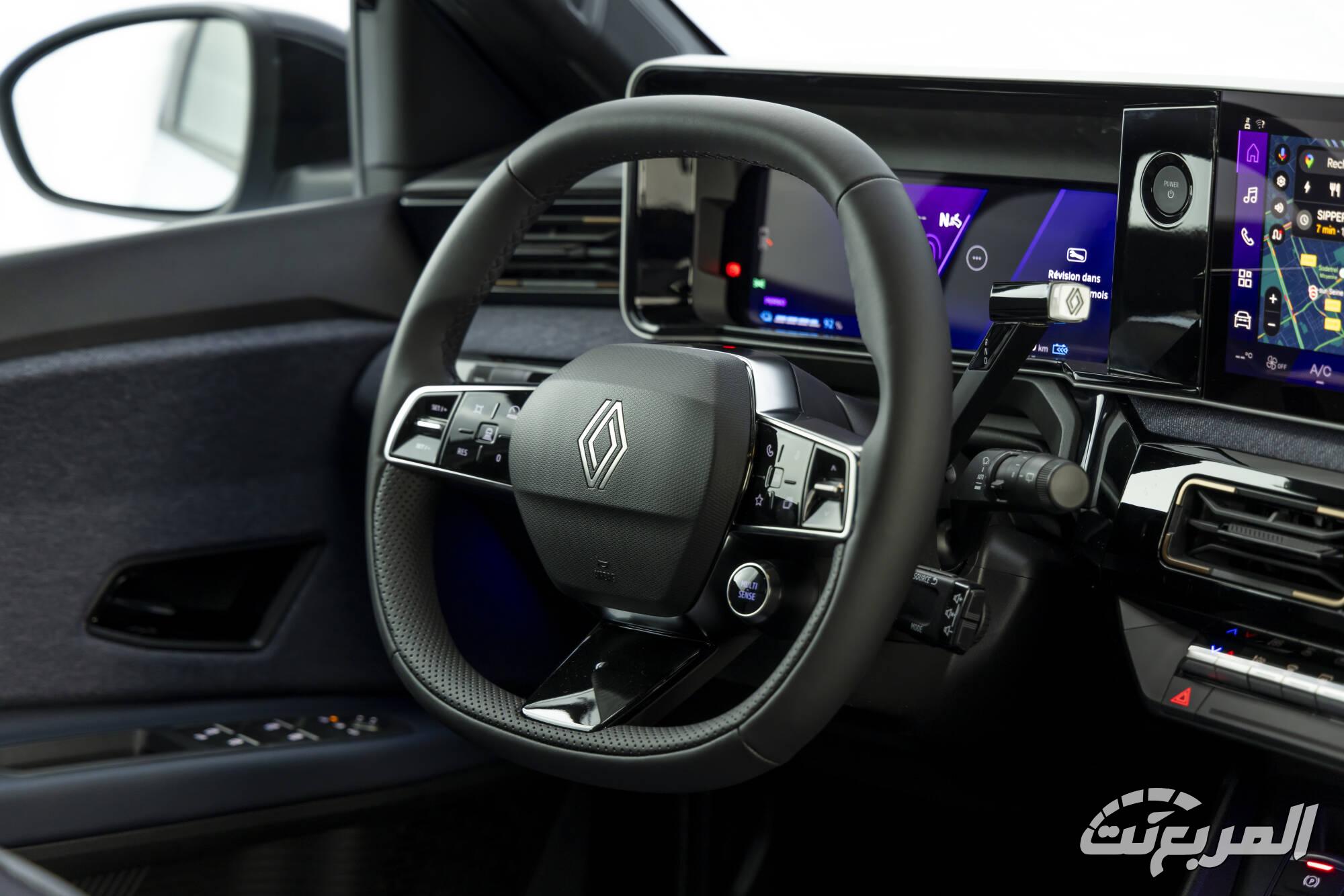 renault-r4-e-tech-techno-bleue-photo-17