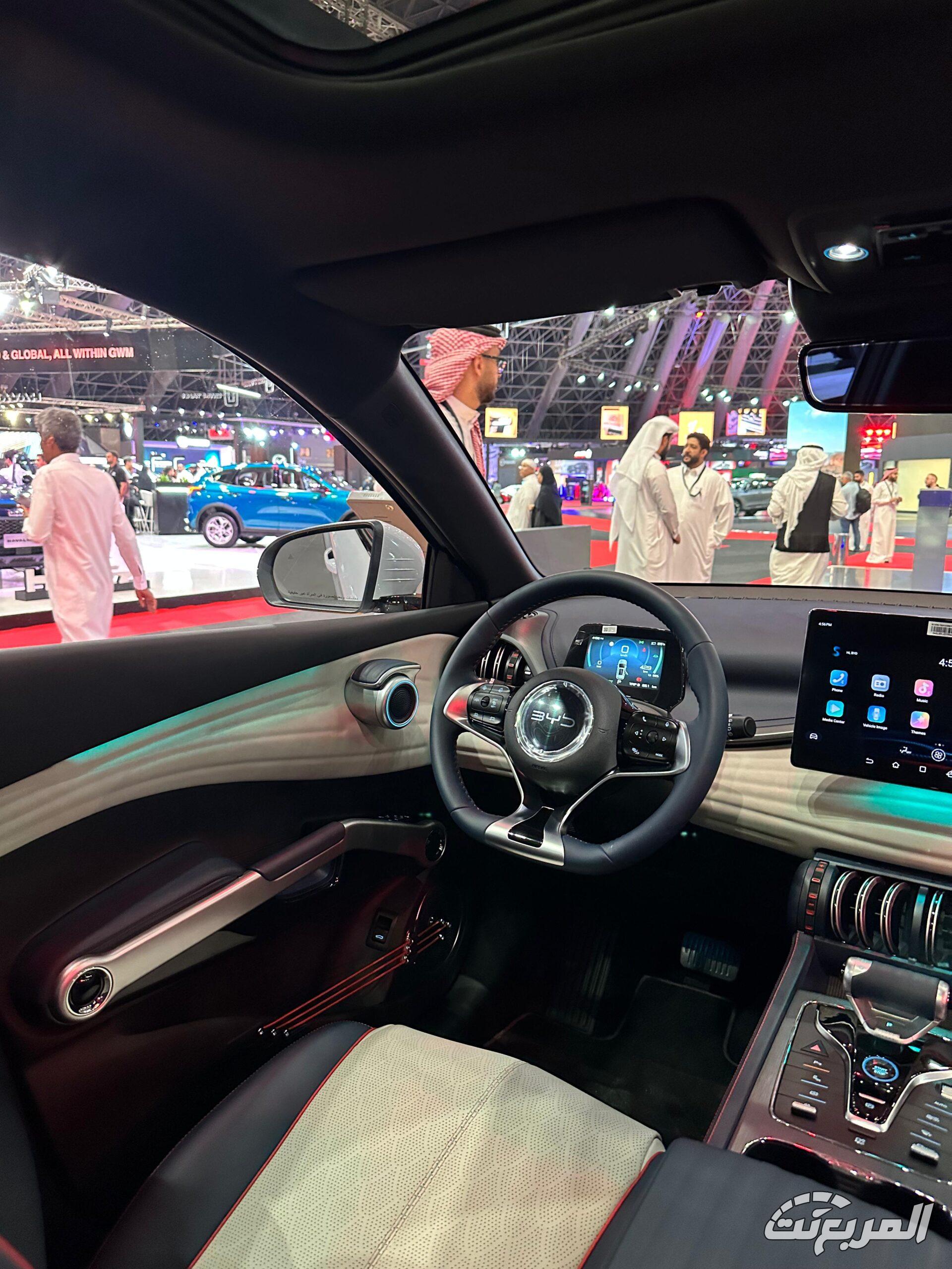 أسعار سيارات BYD موديل 2025 في السعودية مع أبرز المواصفات (صور وفيديو) صور بي واي دي أتو 3 موديل 2025 بجودة عالية من الداخل والخارج مع مواصفات المحرك ومنظومة الدفع