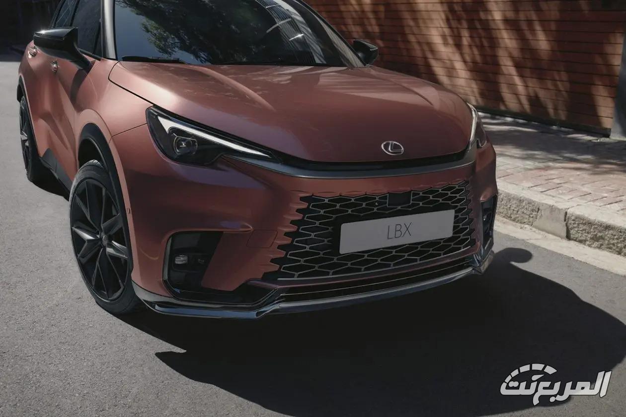 مواصفات لكزس LBX موديل 2025 بجميع الفئات والأسعار المتوفرة وأبرز العيوب والمميزات صور لكزس LBX موديل 2025 بجودة عالية من الداخل والخارج والألوان المتوفرة