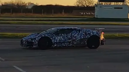 صوت محرك بوجاتي توربيون يظهر للمرة الأولى في فيديوهات تجسسية من حلبة الاختبار صوت محرك بوجاتي توربيون يظهر للمرة الأولى في فيديوهات تجسسية من حلبة الاختبار 10