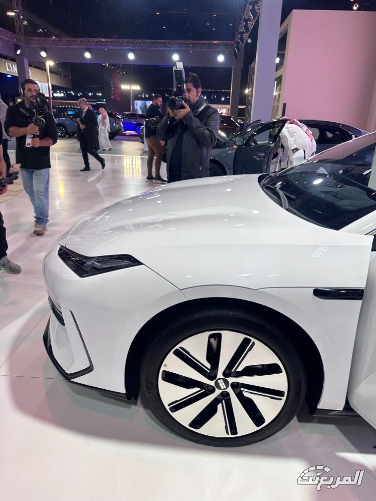 جيلي-e8-المربع-نت-26