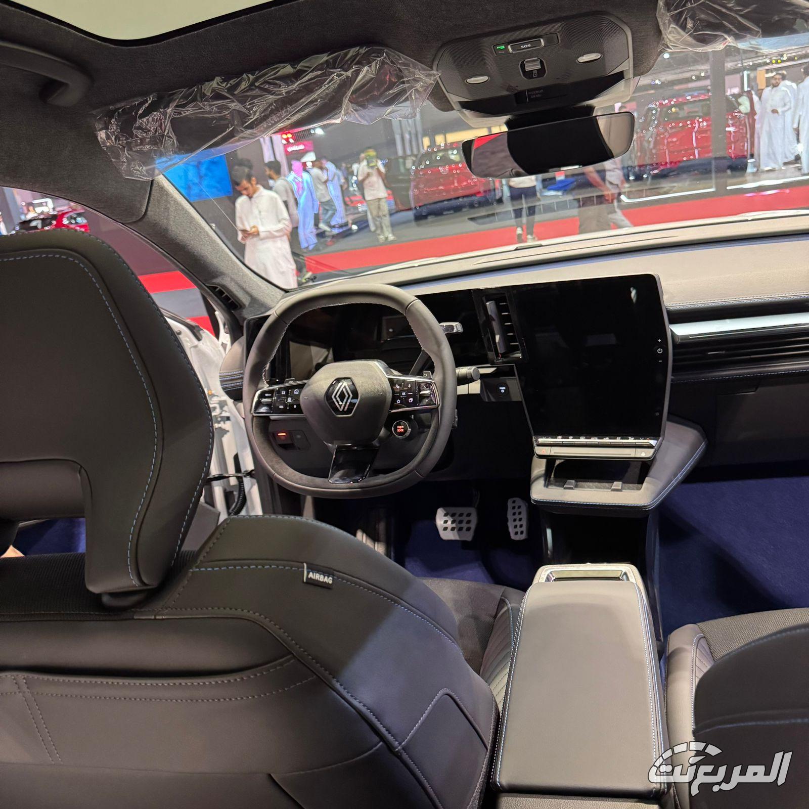 مواصفات رينو سينيك E-Tech موديل 2025 بجميع الفئات والأسعار المتوفرة وأبرز العيوب والمميزات صور رينو سينيك E-Tech موديل 2025 بجودة عالية من الخارج والداخل مع أبرز تجهيزات السيارة الكهربائية