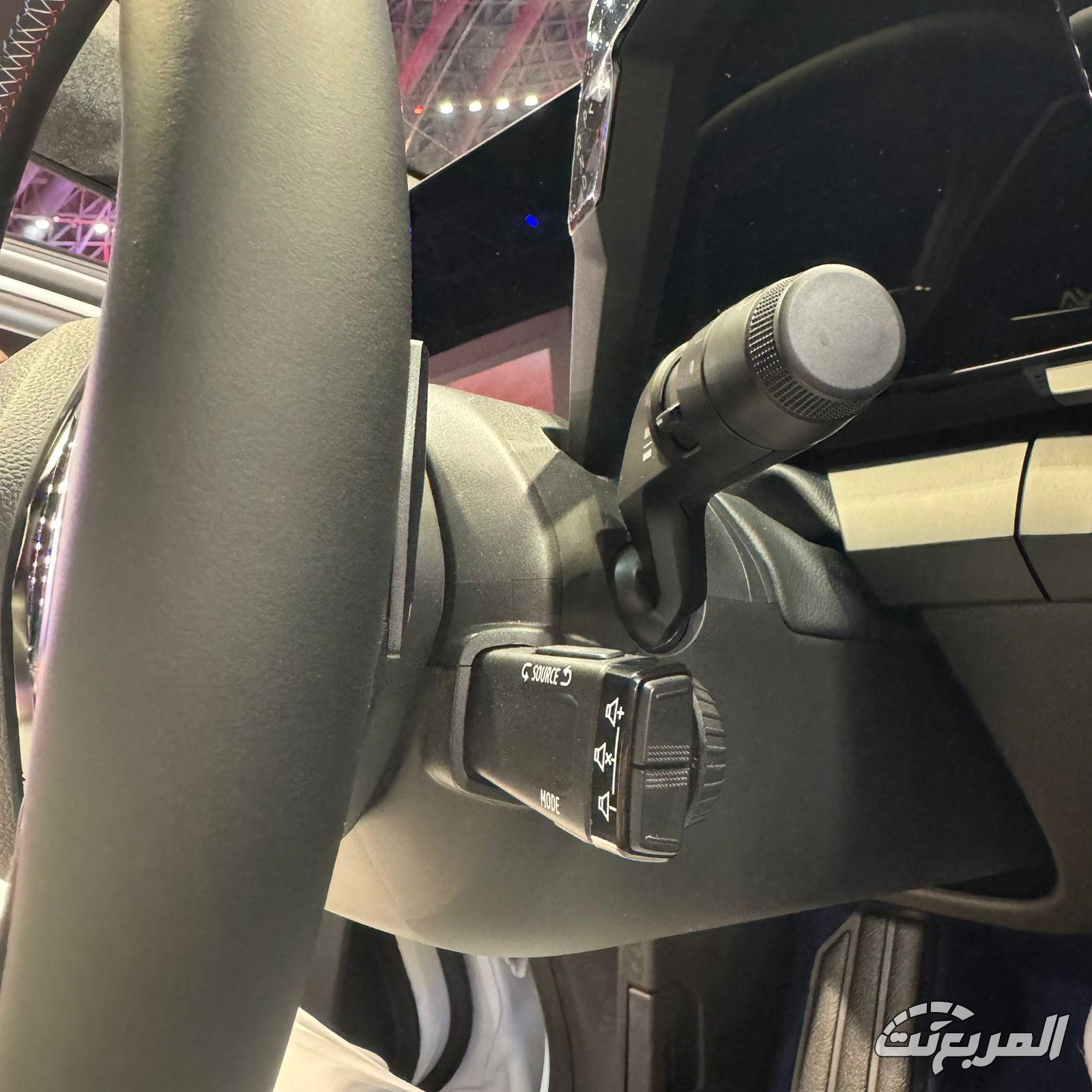 مواصفات رينو سينيك E-Tech موديل 2025 بجميع الفئات والأسعار المتوفرة وأبرز العيوب والمميزات صور رينو سينيك E-Tech موديل 2025 بجودة عالية من الخارج والداخل مع أبرز تجهيزات السيارة الكهربائية