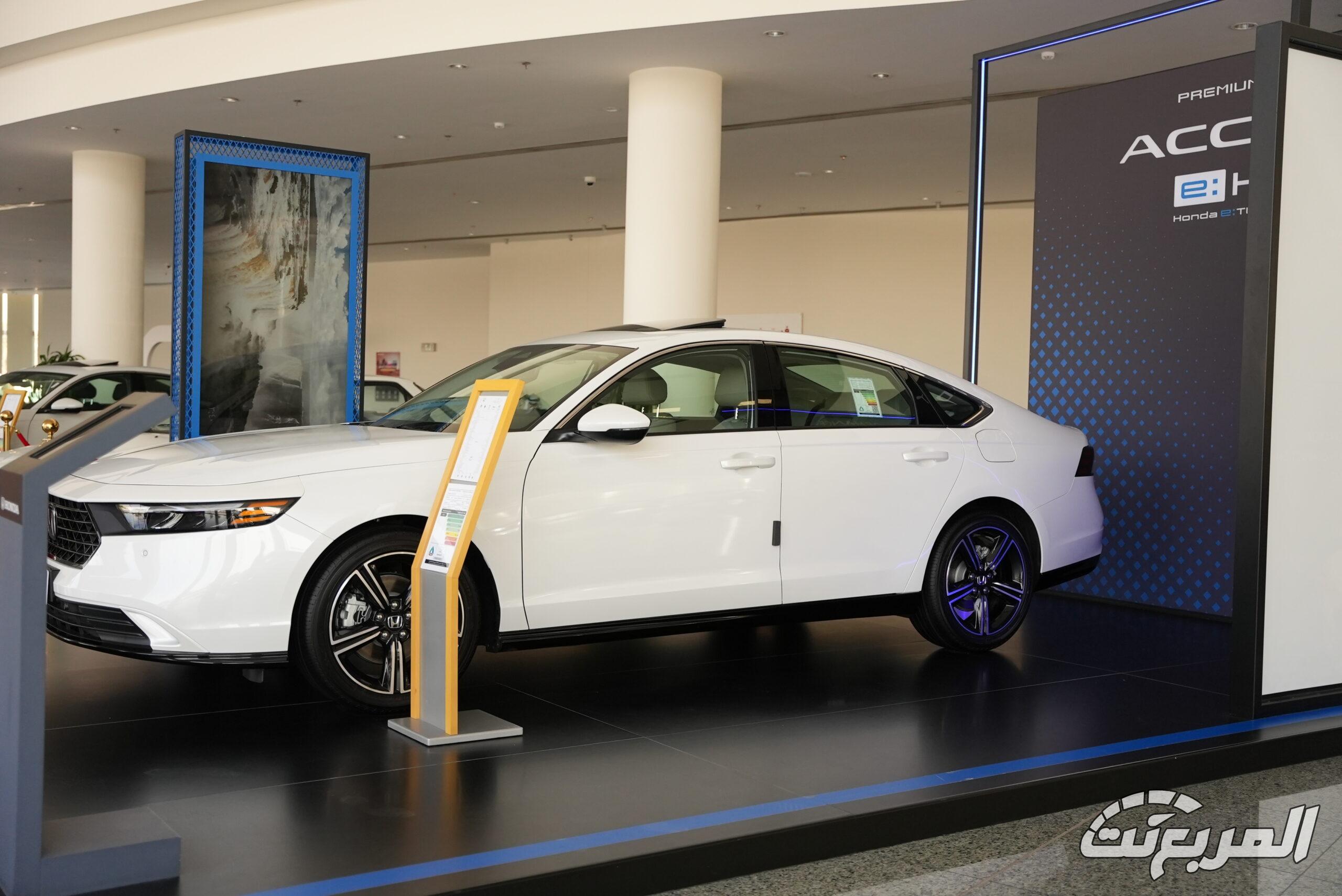 خمن اسم السيارة.. تحدي السيارات الكبير بين عزوز وبدر كم سعر هوندا أكورد 2025 في السعودية؟ إليك جميع الفئات المتاحة مع كامل المواصفات
