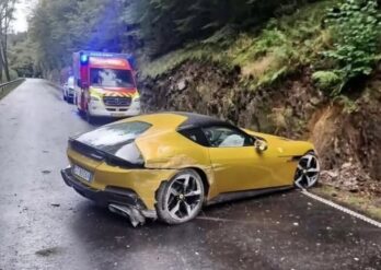 فيراري 12 شيلندري تتعرض تتعرض لأول حادث مسجل لها في العالم فيراري 12 شيلندري تتعرض تتعرض لأول حادث مسجل لها في العالم 8