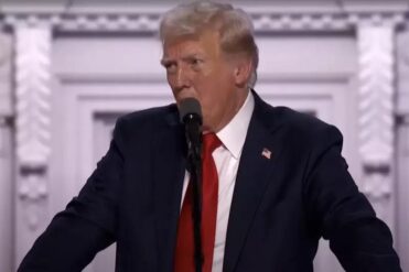 وش تأثير ضرائب ترامب على شركات السيارات والاقتصاد؟.. حلقة من جديد السيارات وش تأثير ضرائب ترامب على شركات السيارات والاقتصاد؟.. حلقة من جديد السيارات 1