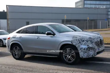 مرسيدس GLE موديل 2026 فيس ليفت يظهر أثناء اختباره بتحديثات جمالية مرسيدس GLE موديل 2026 فيس ليفت يظهر أثناء اختباره بتحديثات جمالية