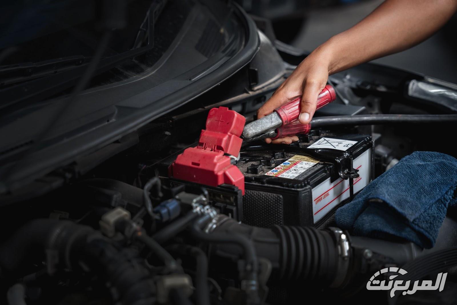 كيف تتعامل مع أعطال البطارية المفاجئة في سيارتك