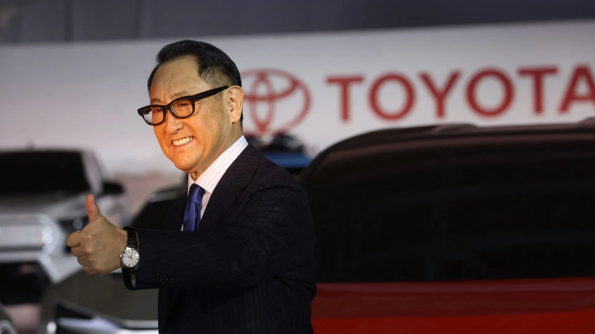 رئيس تويوتا يرحب باندماج هوندا ونيسان لتحسين المنافسة حول العالم