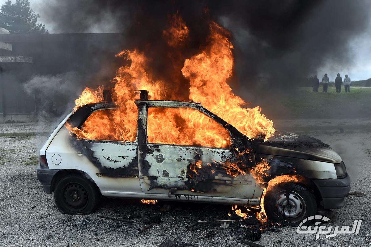 حقيقة خدع الأفلام: هل ينفجر خزان الوقود إذا أصيب برصاصة؟
