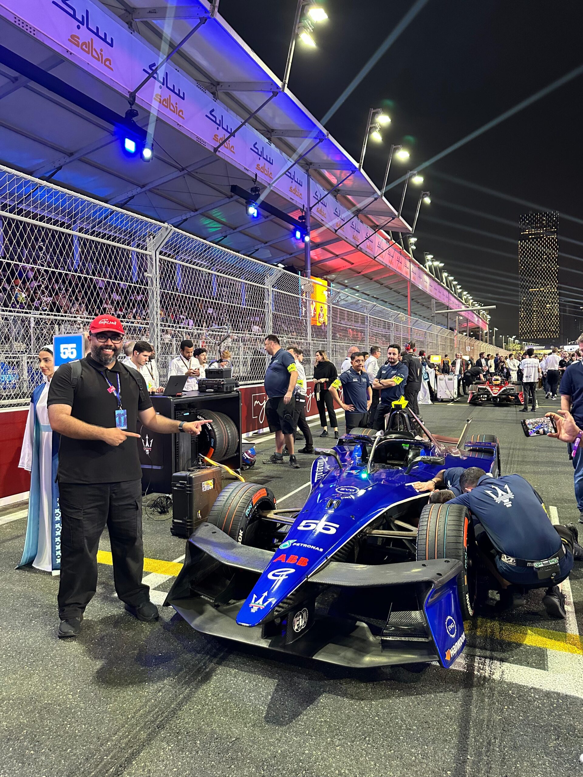 فريق سباقات مازيراتي يحقق إنجازاً مزدوجاً في المراكز العشرة الأولى في أول سباق فورمولا E على حلبة كورنيش جدة