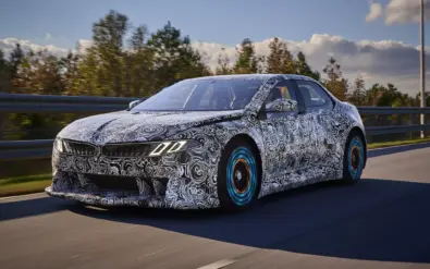 بي ام دبليو تكشف عن سيارة اختبارية مدهشة ستمهد للفئة الثالثة الكهربائية الجديدة بي ام دبليو تكشف عن سيارة اختبارية مدهشة ستمهد للفئة الثالثة الكهربائية الجديدة