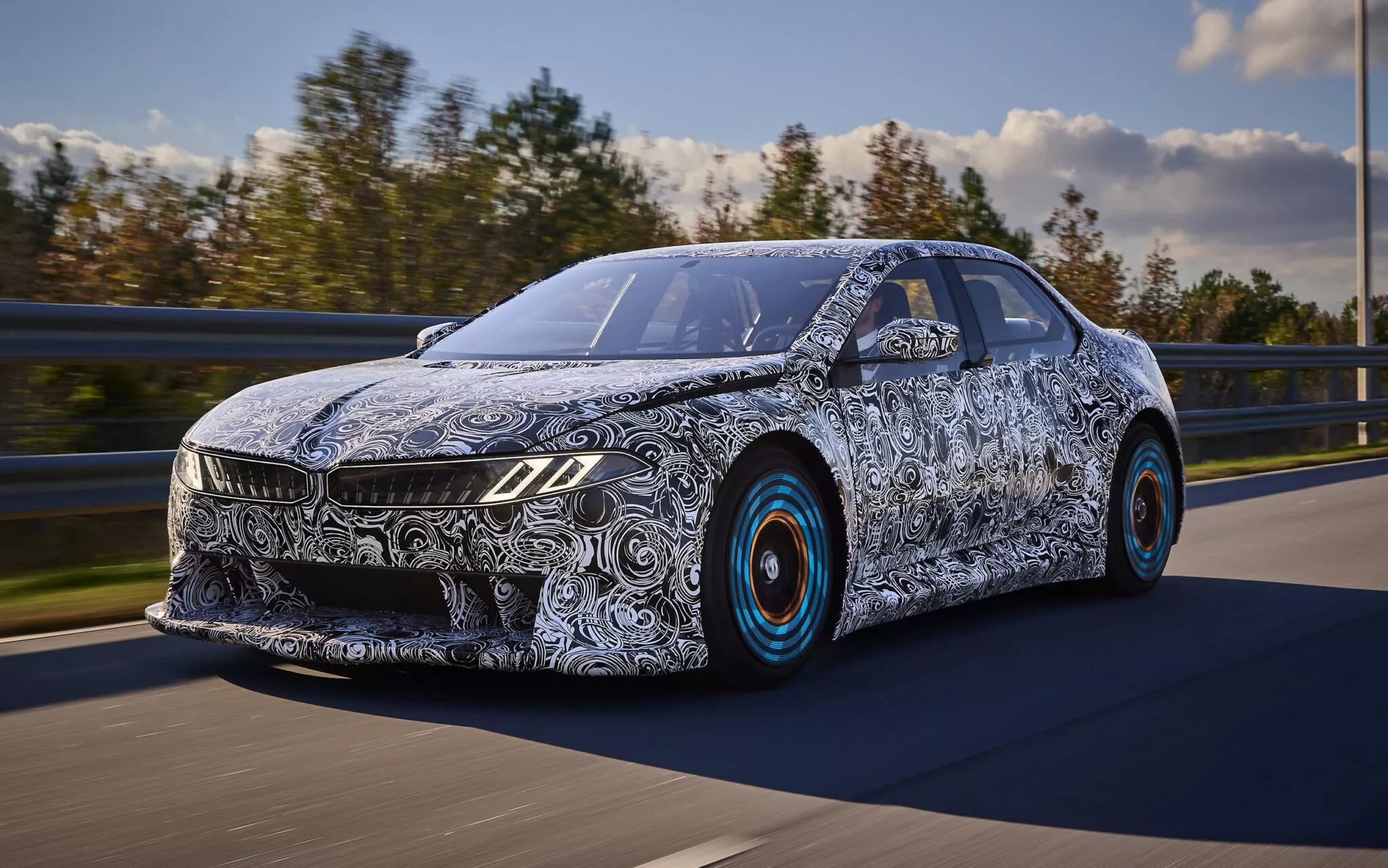 بي ام دبليو تكشف عن سيارة اختبارية مدهشة ستمهد للفئة الثالثة الكهربائية الجديدة