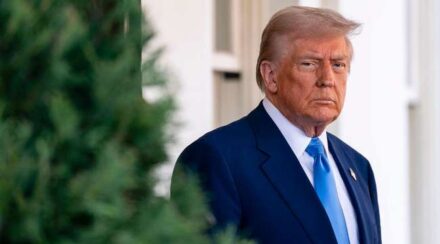 أوروبا تهدد بالانتقام بعد إعلان دونالد ترامب عن ضرائب جمركية 25% قادمة على السيارات الأوروبية أوروبا تهدد بالانتقام بعد إعلان دونالد ترامب عن ضرائب جمركية 25% قادمة على السيارات الأوروبية