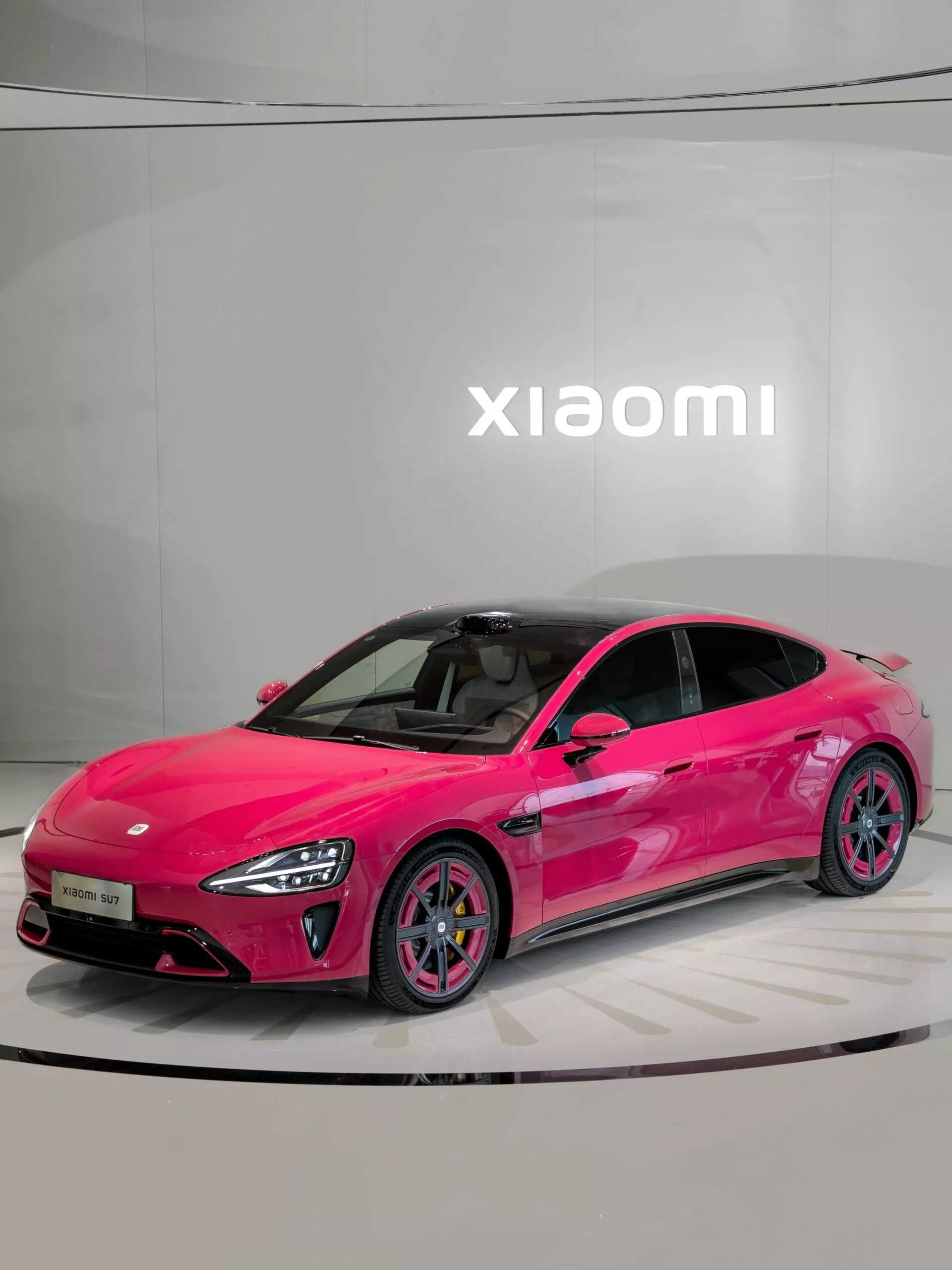 سيارة شاومي الكهربائية تكتسح المنافسين في السوق وتتفوق على تيسلا موديل 3 في المبيعات