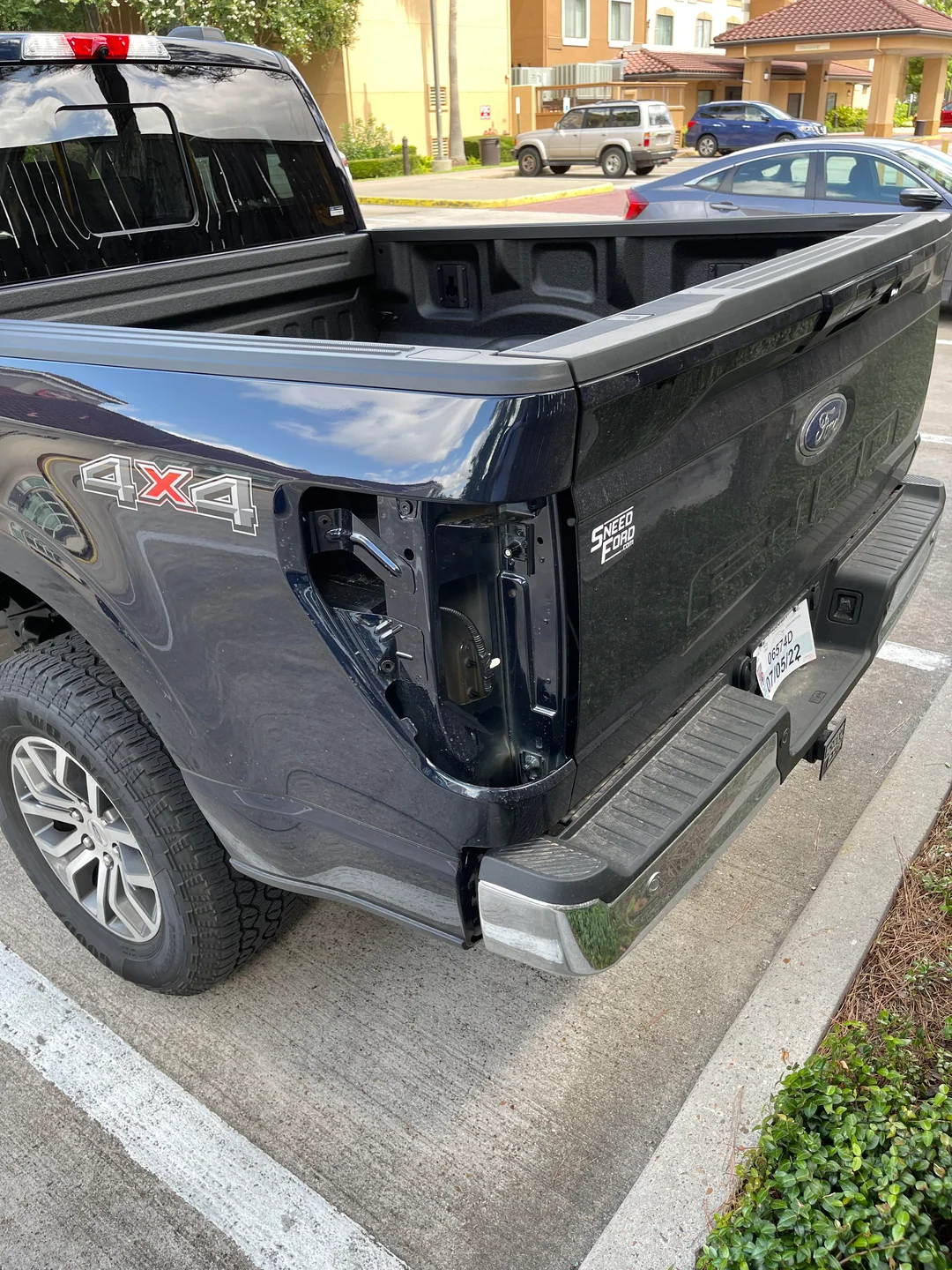 انتشار موجة سرقات غريبة للمصابيح الخلفية لشاحنات فورد في تكساس الأمريكية