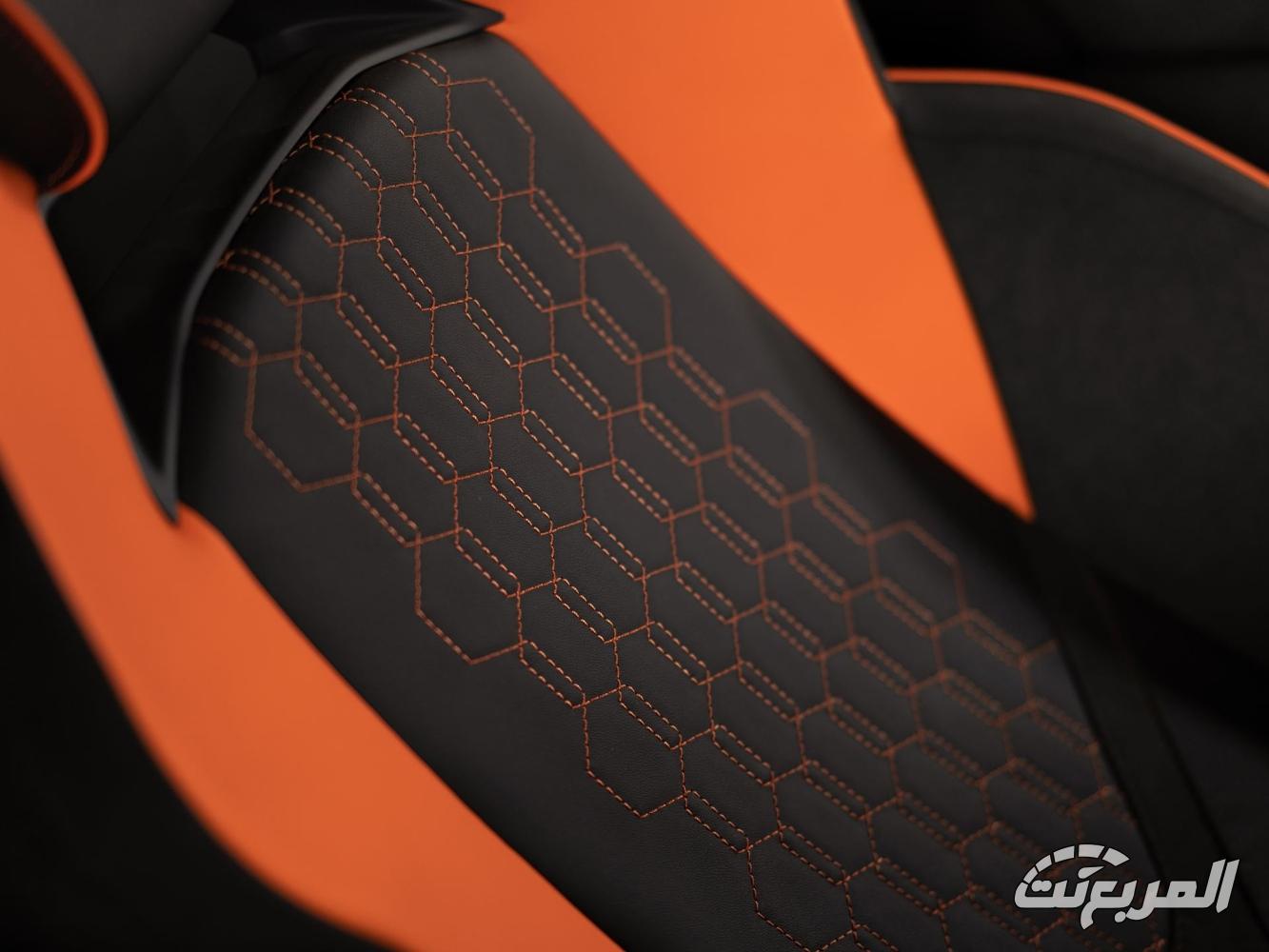 لامبورجيني-ريفويلتو-المربع-نت-24