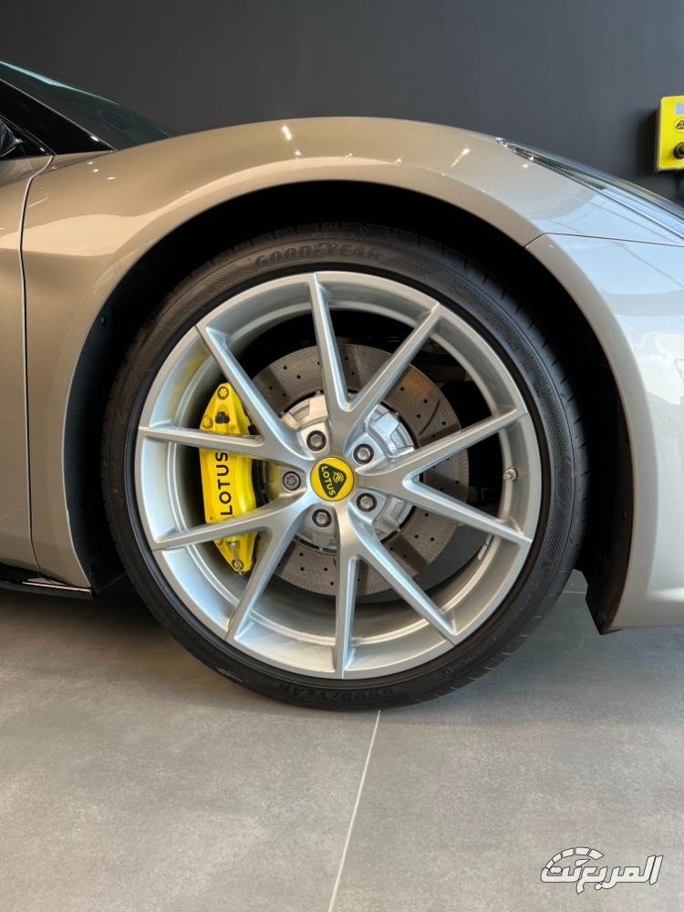 لوتس-اميرا-17