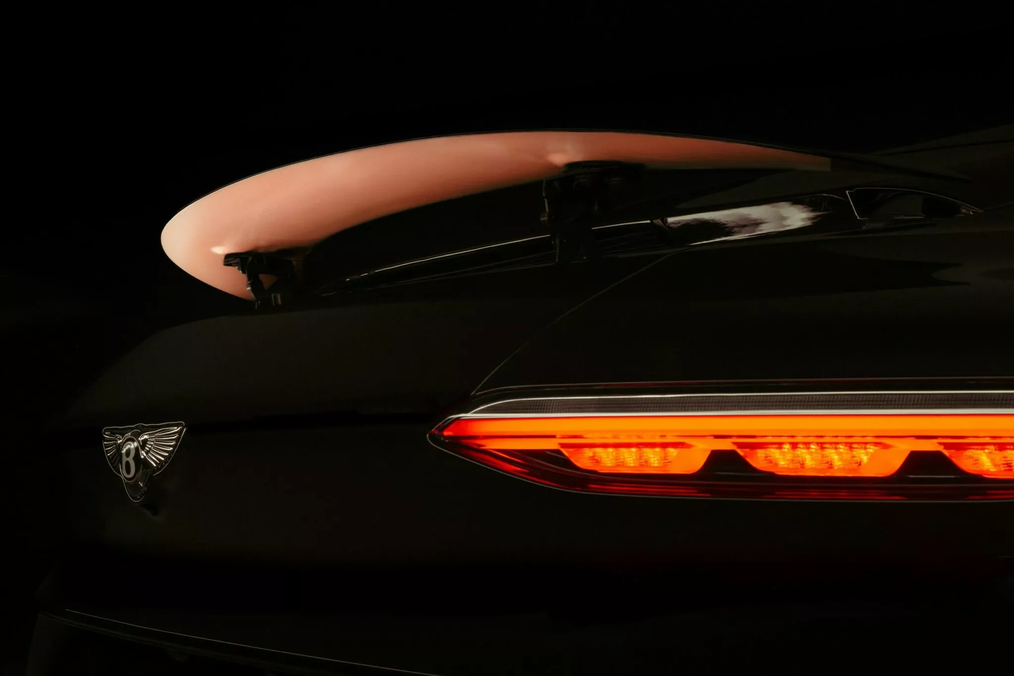 بنتلي تكشف عن آخر نسخة باتور حصرية بزخرفات ذهبية خاصة وسعر يتجاوز 8 مليون ريال بنتلي تكشف عن آخر نسخة باتور حصرية بزخرفات ذهبية خاصة وسعر يتجاوز 8 مليون ريال 18