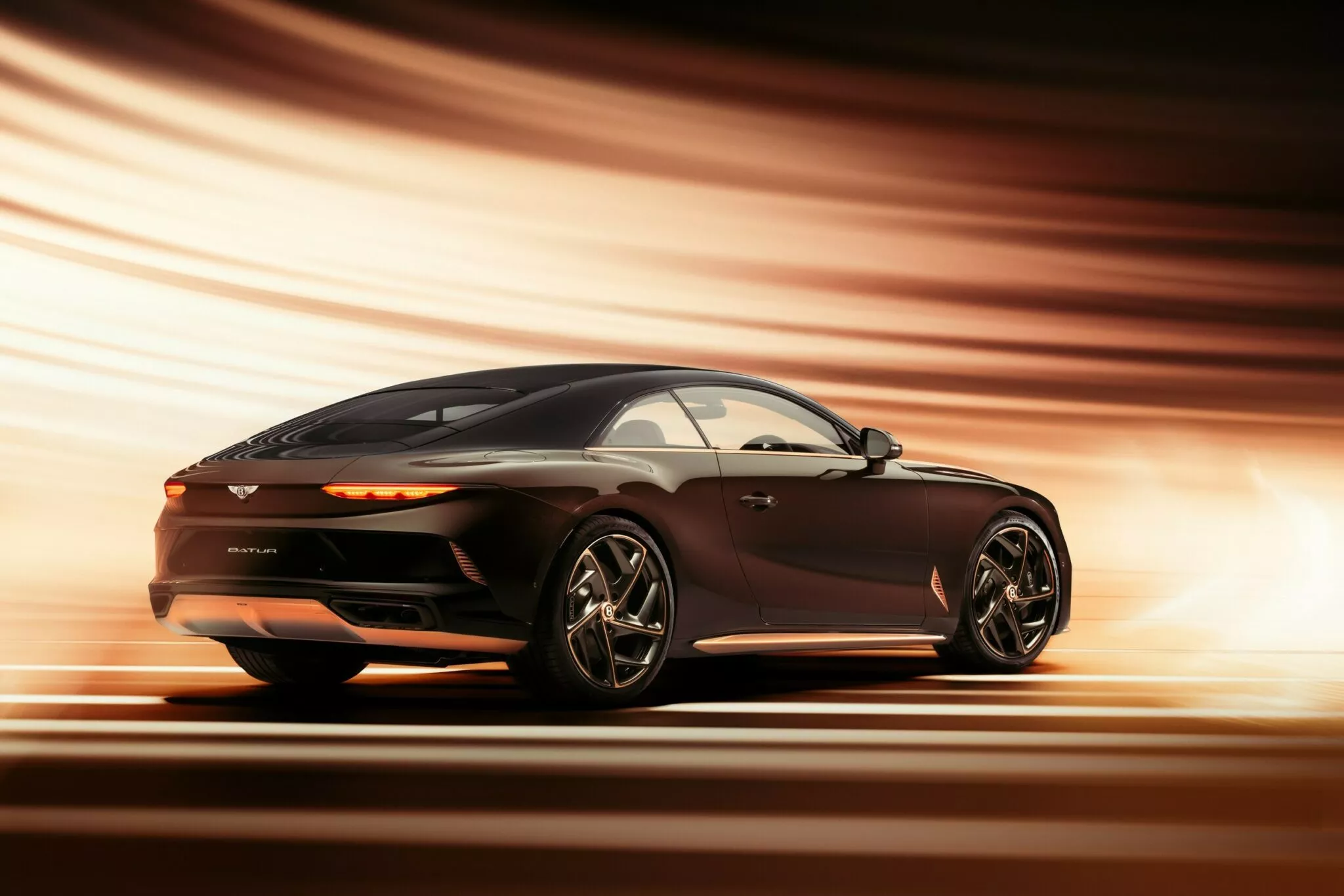 بنتلي تكشف عن آخر نسخة باتور حصرية بزخرفات ذهبية خاصة وسعر يتجاوز 8 مليون ريال بنتلي تكشف عن آخر نسخة باتور حصرية بزخرفات ذهبية خاصة وسعر يتجاوز 8 مليون ريال 6