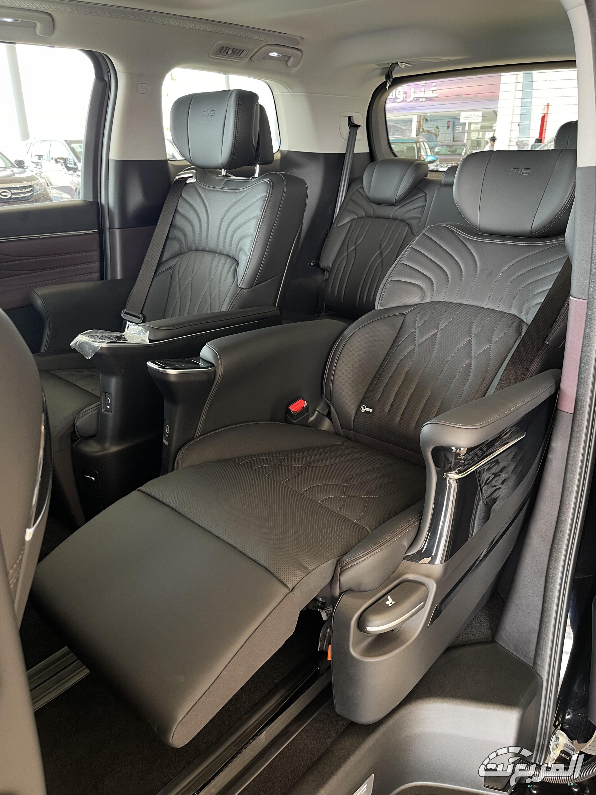 صور جي ايه سي ام 8 موديل 2025 بجودة عالية من الداخل والخارج والألوان المتوفرة كم سعر جي ايه سي M8 موديل 2025 في السعودية؟ مع عرض الفئات والتجهيزات (بالصور)