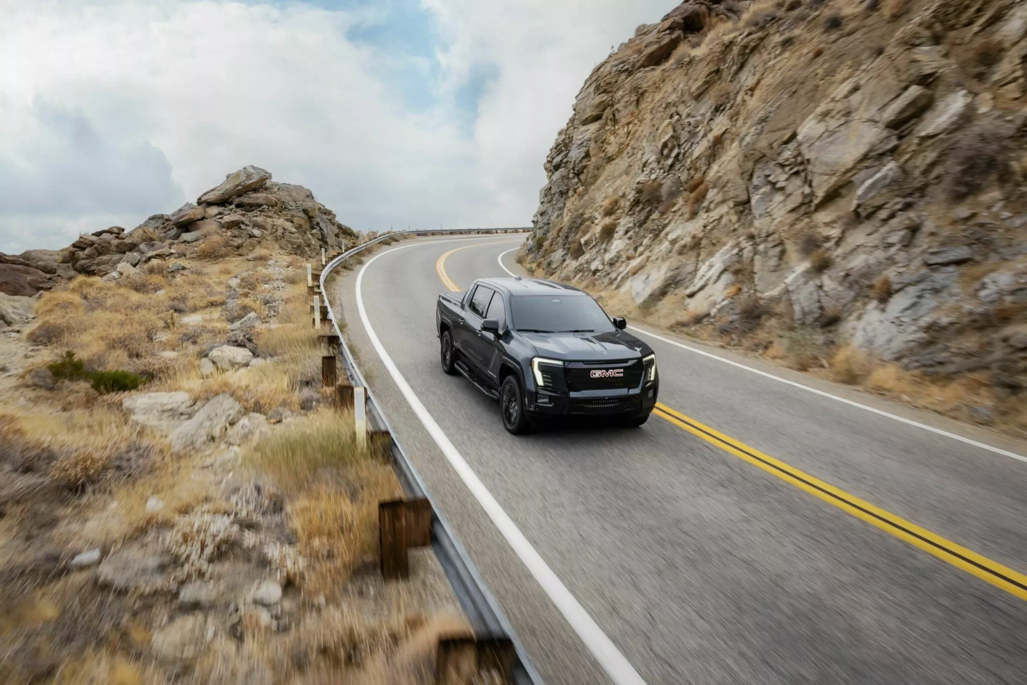 جي ام سي تعلن عن تخفيضات واسعة لأسعار سييرا 2026 الكهربائية مع انطلاق فئات جديدة جي ام سي تعلن عن تخفيضات واسعة لأسعار سييرا 2026 الكهربائية مع انطلاق فئات جديدة 3