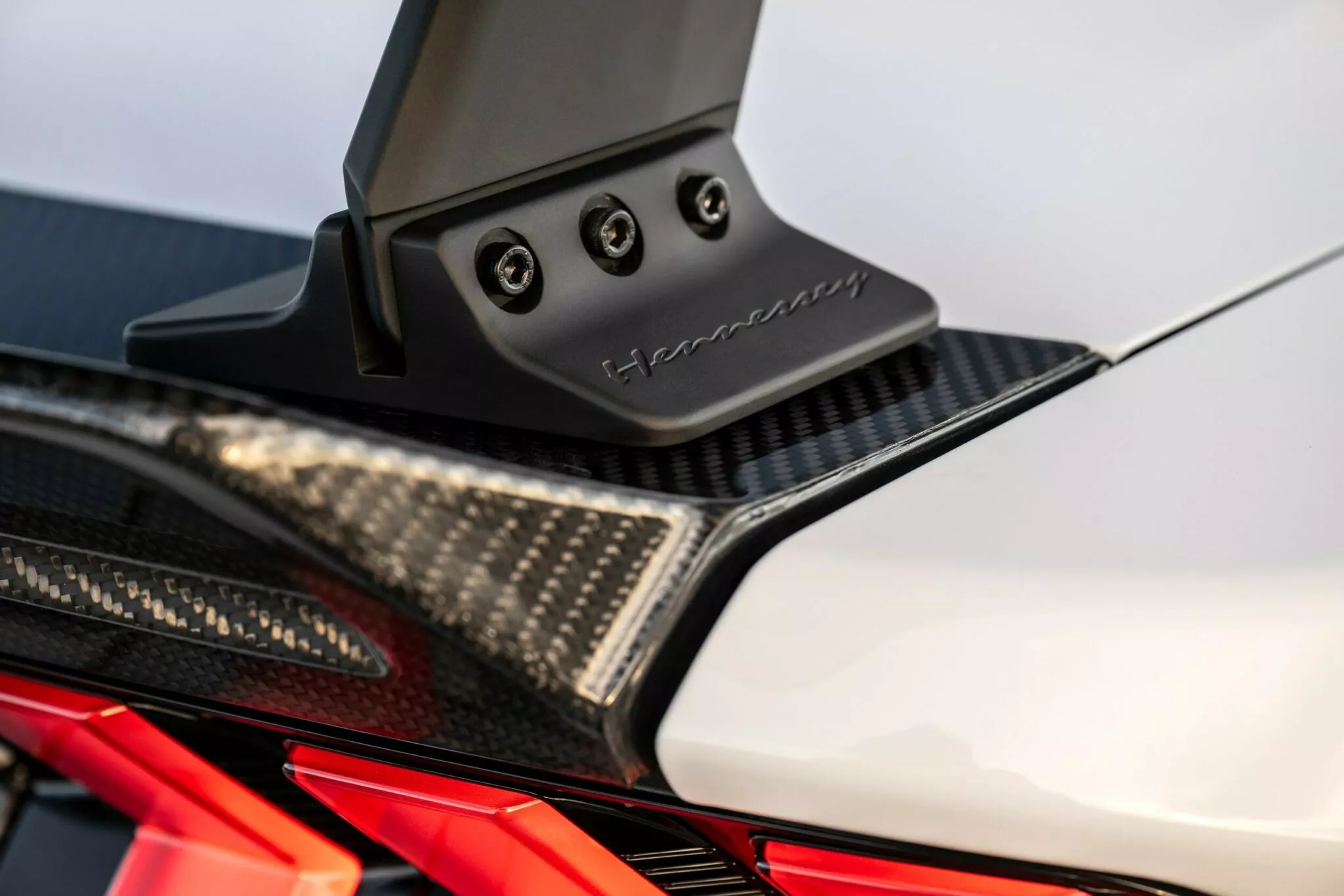 أخبار السيارات في أسبوع: تيسلا تخسر 100 مليار دولار من قيمتها السوقية في يوم واحد وأوروبا تهدد بعد إعلان ترامب عن ضرائب جمركية على السيارات الأوروبية أخبار السيارات في أسبوع: تيسلا تخسر 100 مليار دولار من قيمتها السوقية في يوم واحد وأوروبا تهدد بعد إعلان ترامب عن ضرائب جمركية على السيارات الأوروبية 18