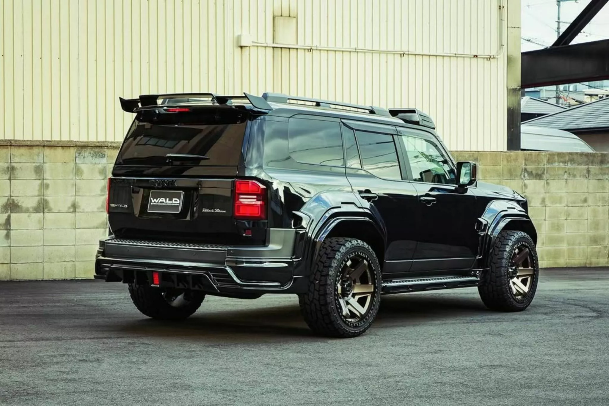 تويوتا برادو تحصل على إصدار عضلي مدهش من شركة Wald اليابانية المعدلة للسيارات تويوتا برادو تحصل على إصدار عضلي مدهش من شركة Wald اليابانية المعدلة للسيارات 5