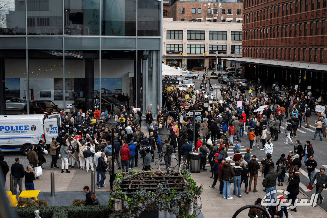 وكالات تيسلا تواجه موجة احتجاجات غير مسبوقة في أمريكا والشرطة تلقي القبض على المتظاهرين وكالات تيسلا تواجه موجة احتجاجات غير مسبوقة في أمريكا والشرطة تلقي القبض على المتظاهرين 1